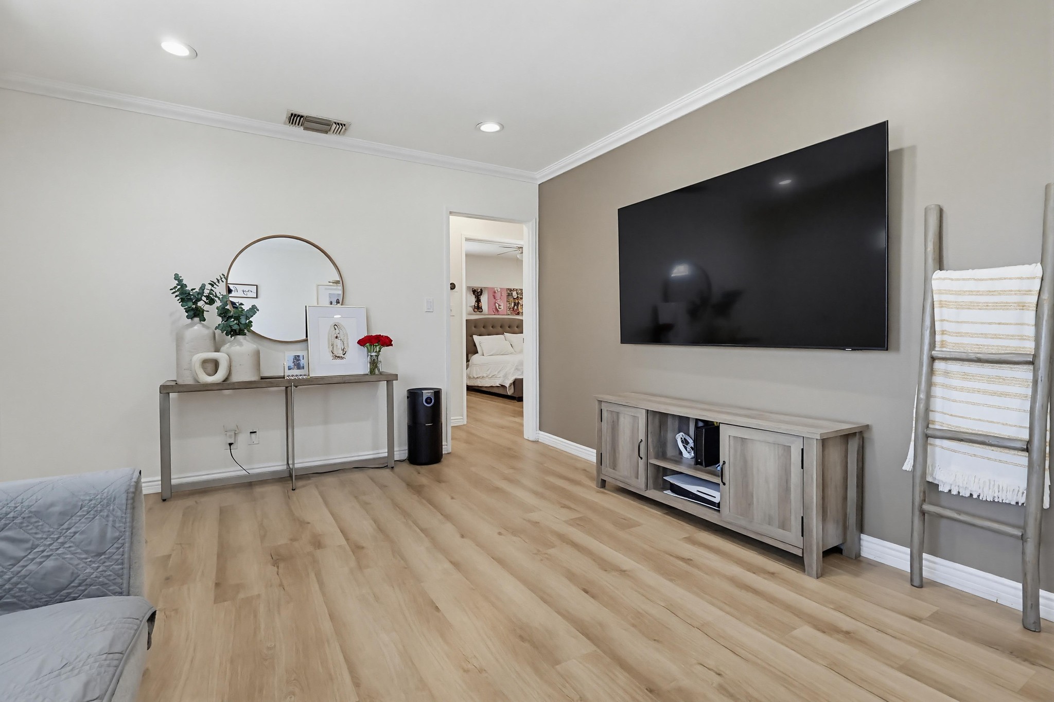 Virtual tour photo 12 of 52 for 11809 Samoline Ave