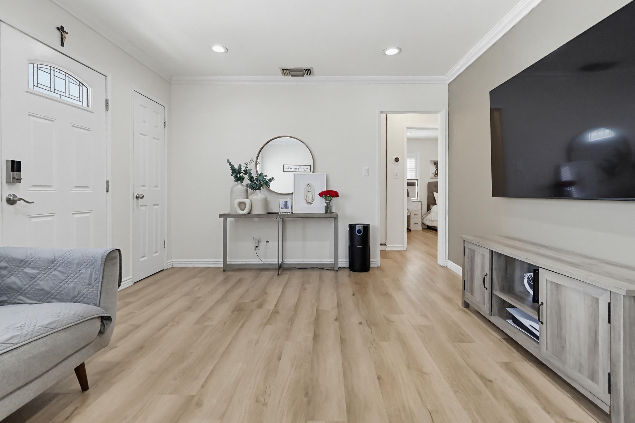 Virtual tour photo 13 of 52 for 11809 Samoline Ave