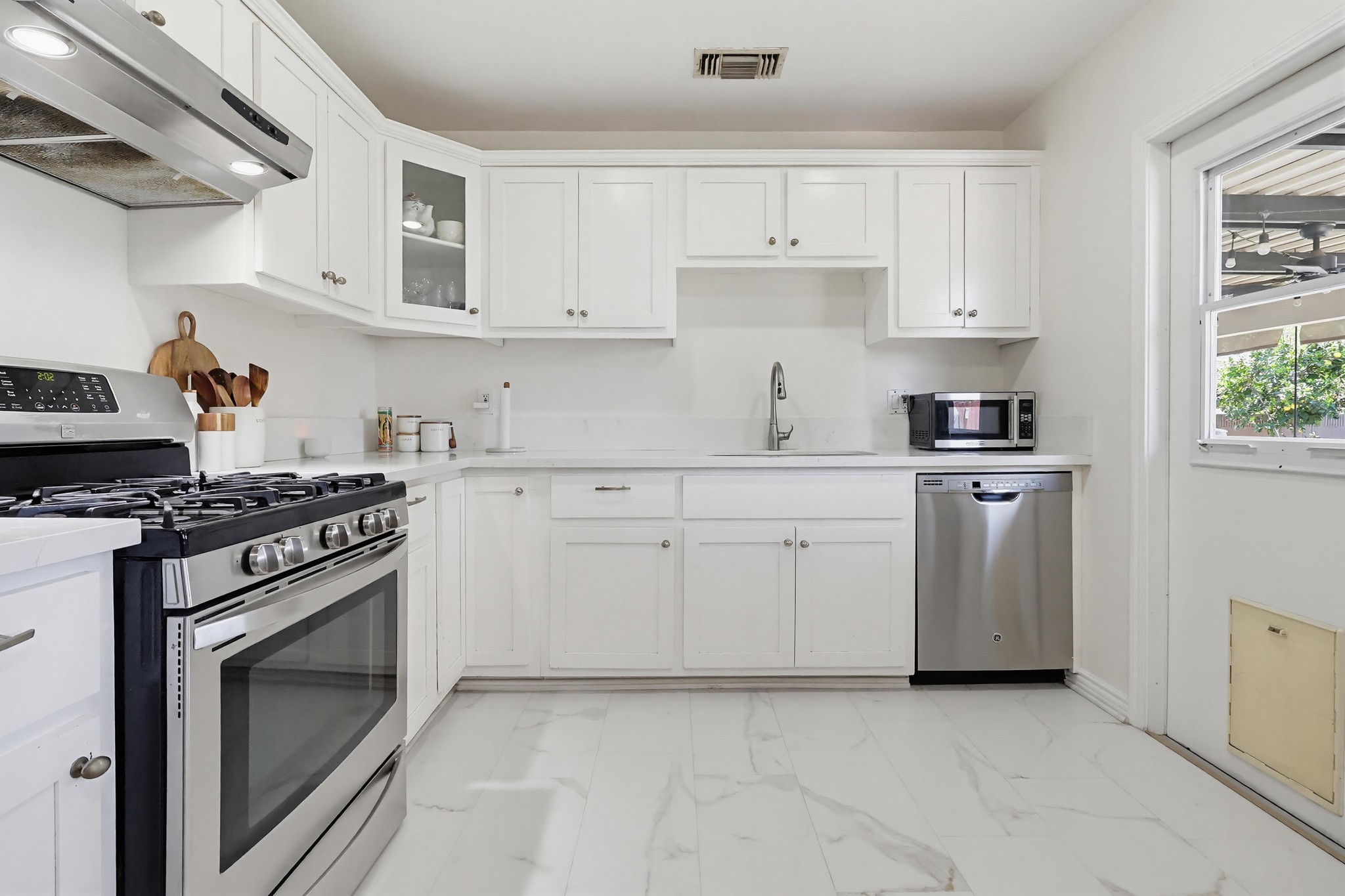 Virtual tour photo 19 of 52 for 11809 Samoline Ave
