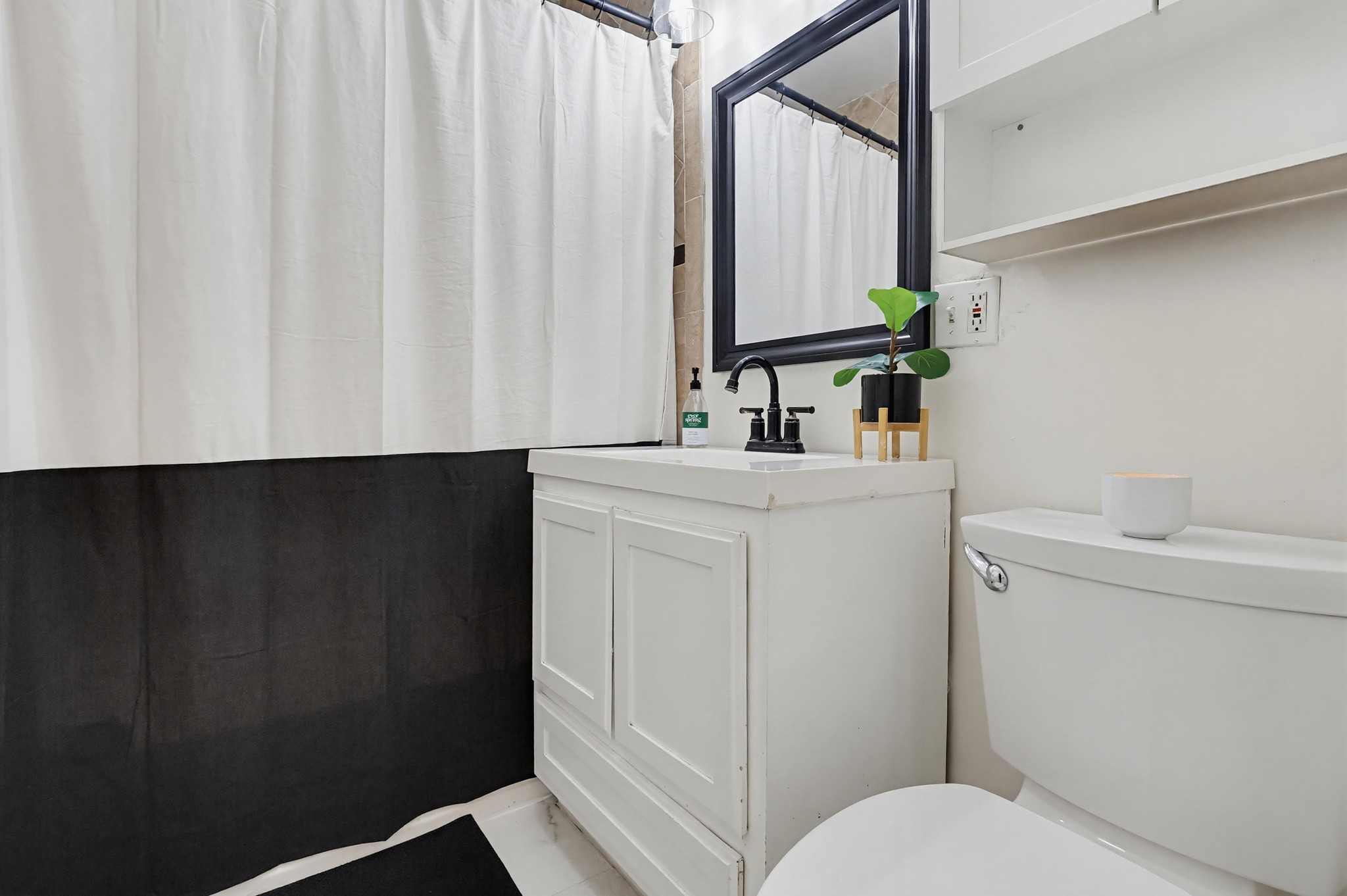 Virtual tour photo 24 of 52 for 11809 Samoline Ave