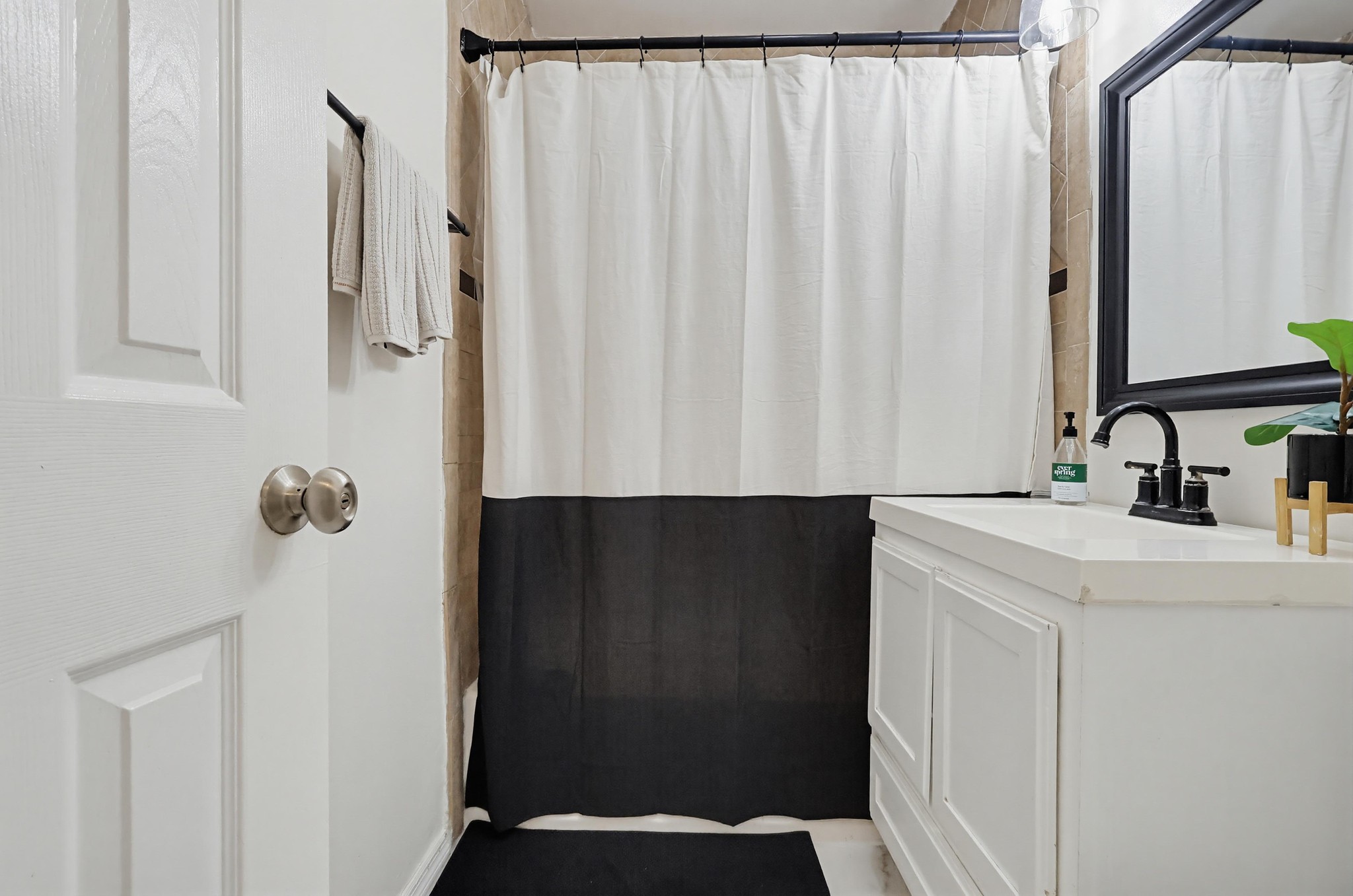 Virtual tour photo 25 of 52 for 11809 Samoline Ave