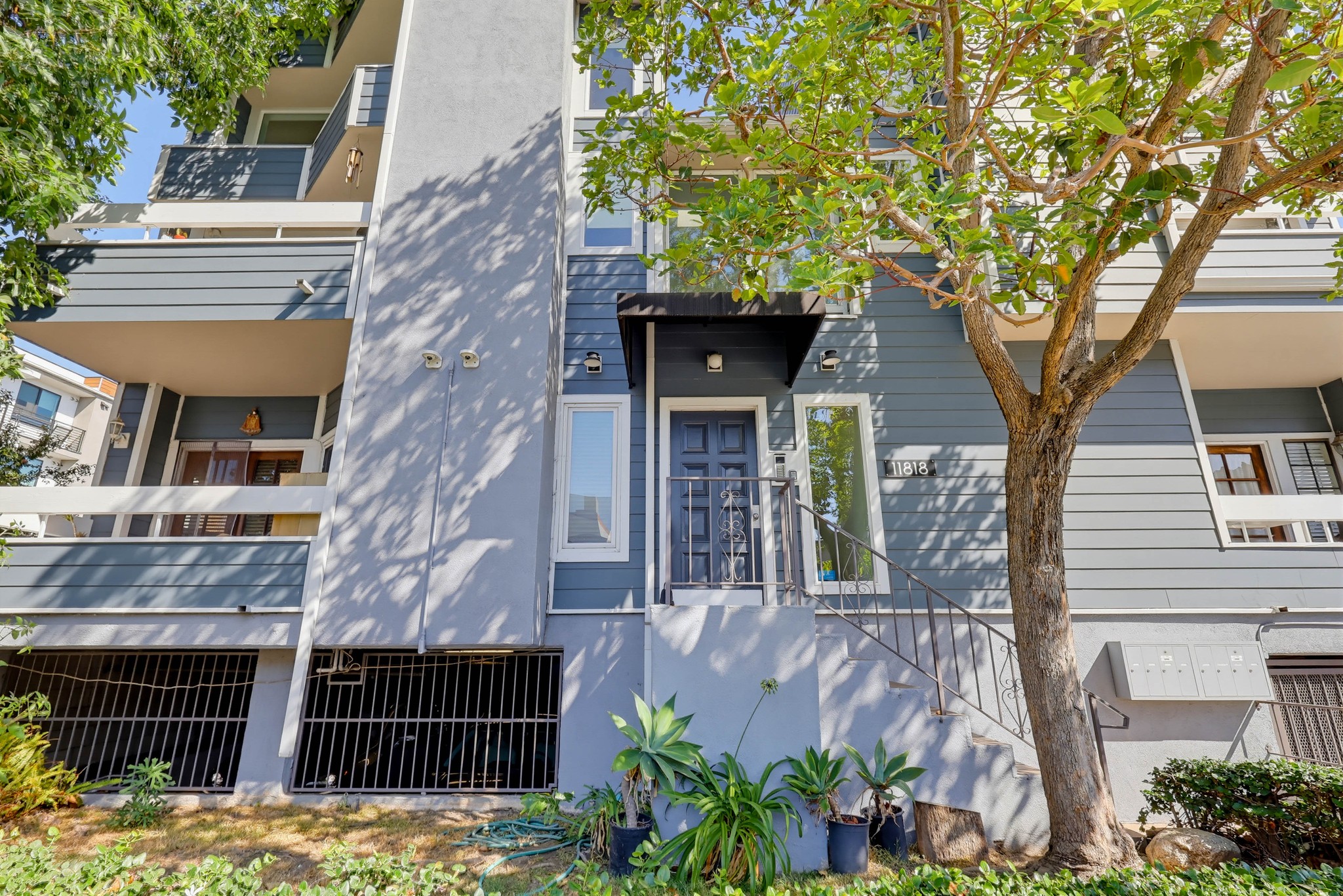 Virtual tour photo 3 of 54 for 11818 Courtleigh Dr Apt 104