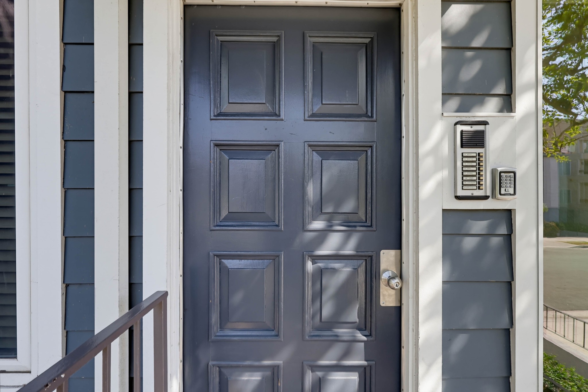 Virtual tour photo 4 of 54 for 11818 Courtleigh Dr Apt 104