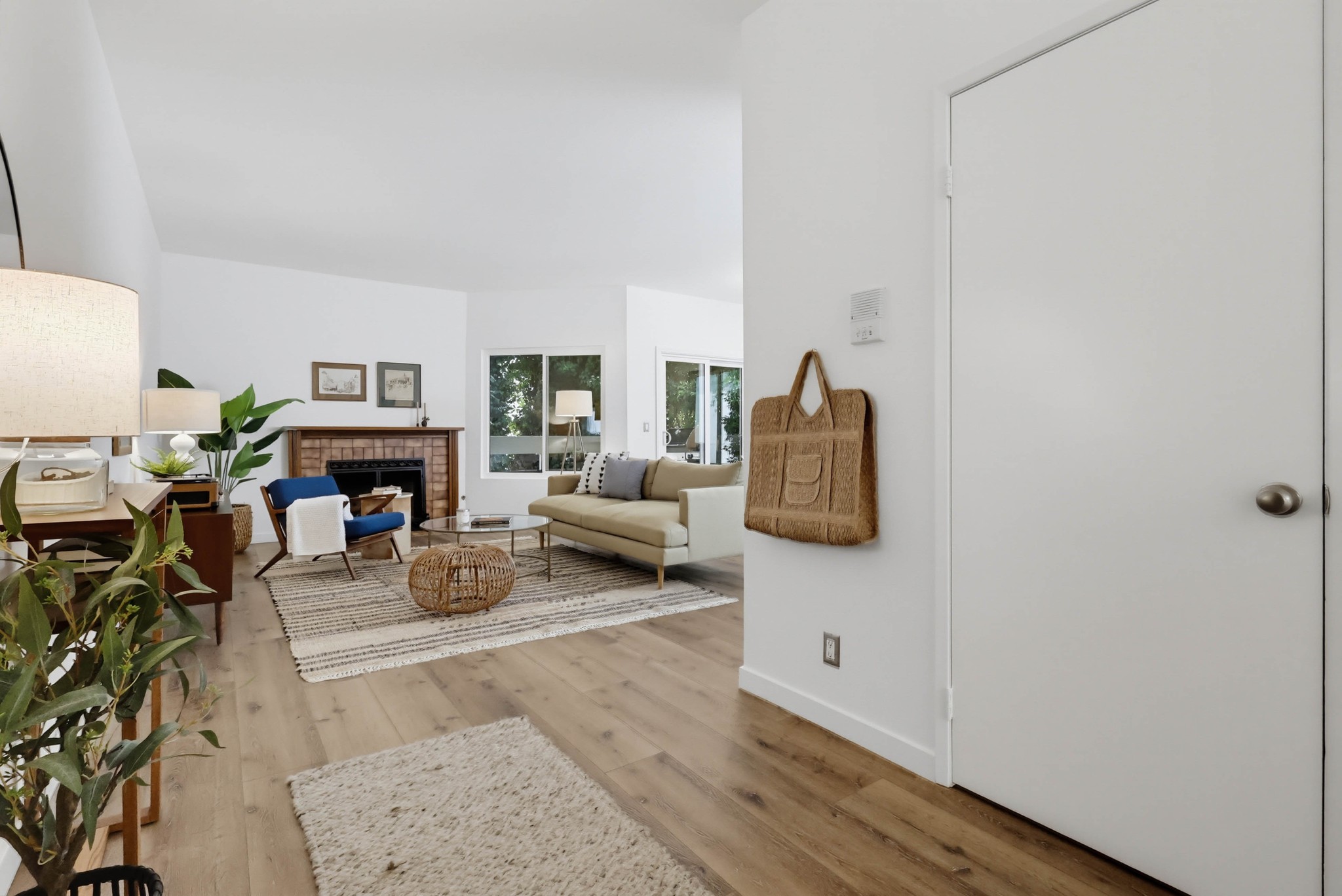 Virtual tour photo 5 of 54 for 11818 Courtleigh Dr Apt 104
