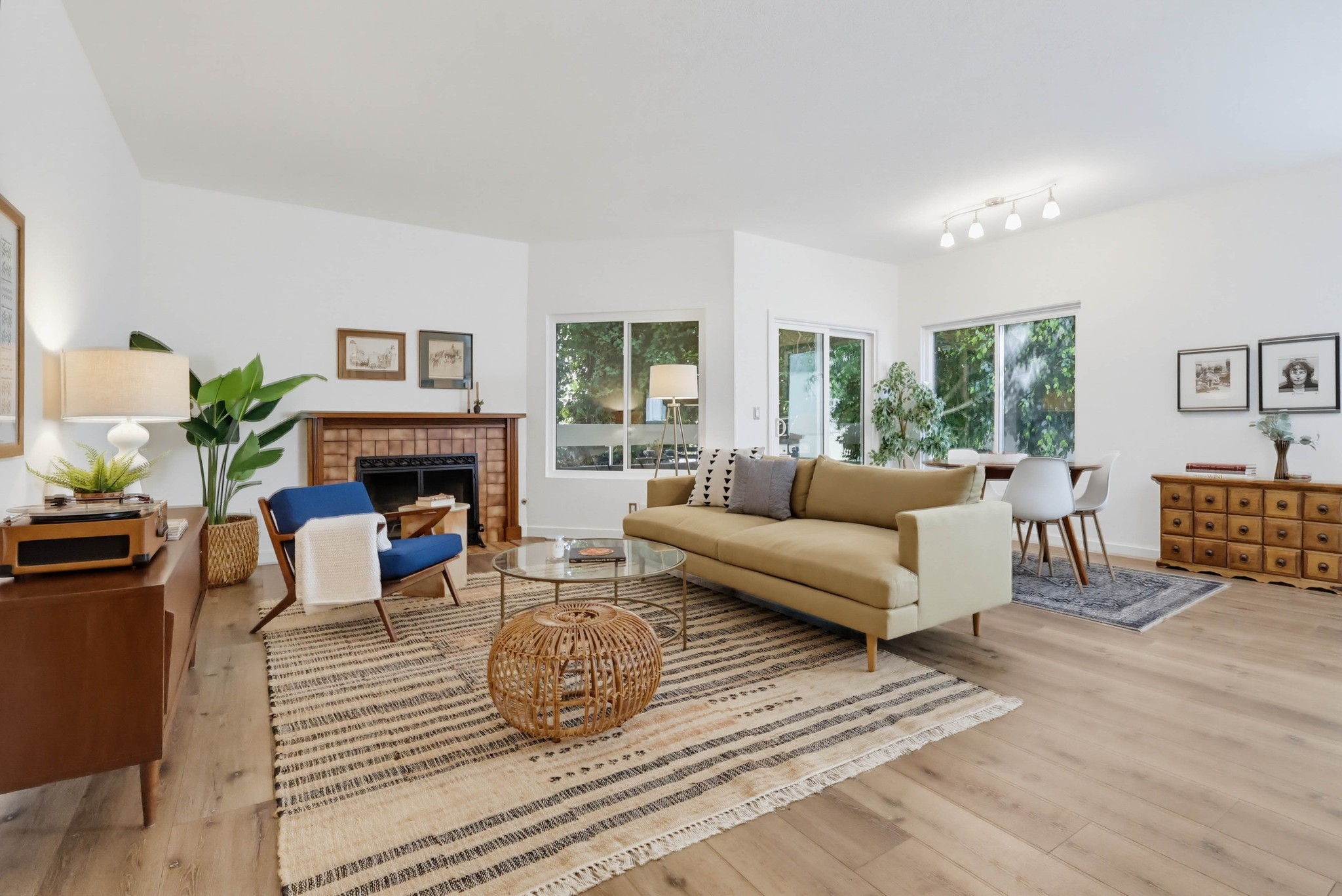 Virtual tour photo 7 of 54 for 11818 Courtleigh Dr Apt 104