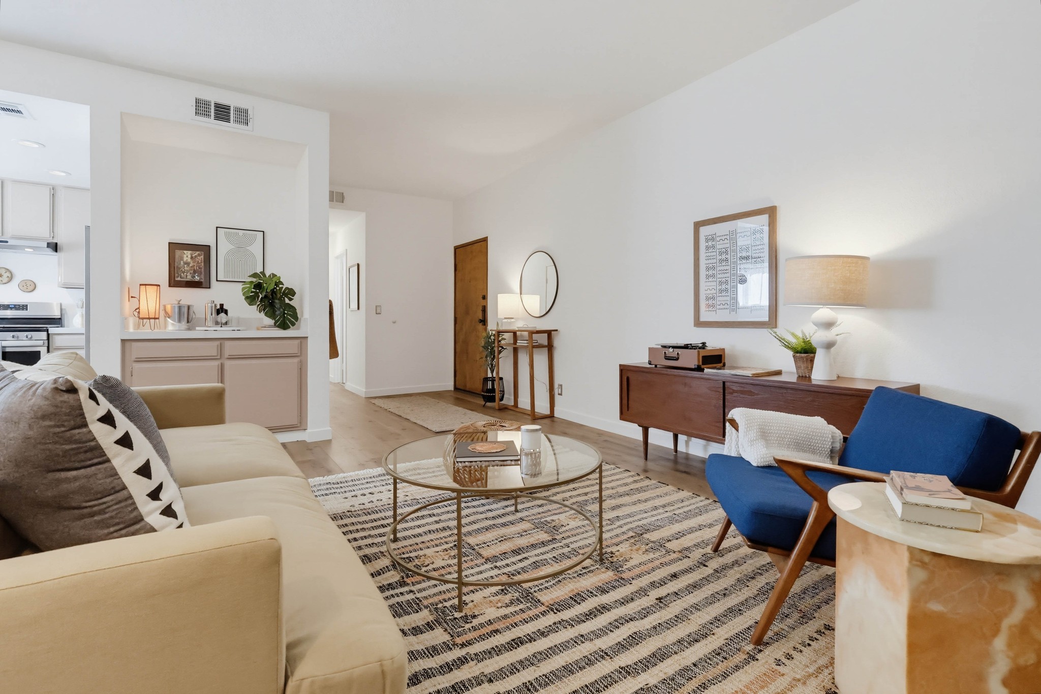 Virtual tour photo 10 of 54 for 11818 Courtleigh Dr Apt 104