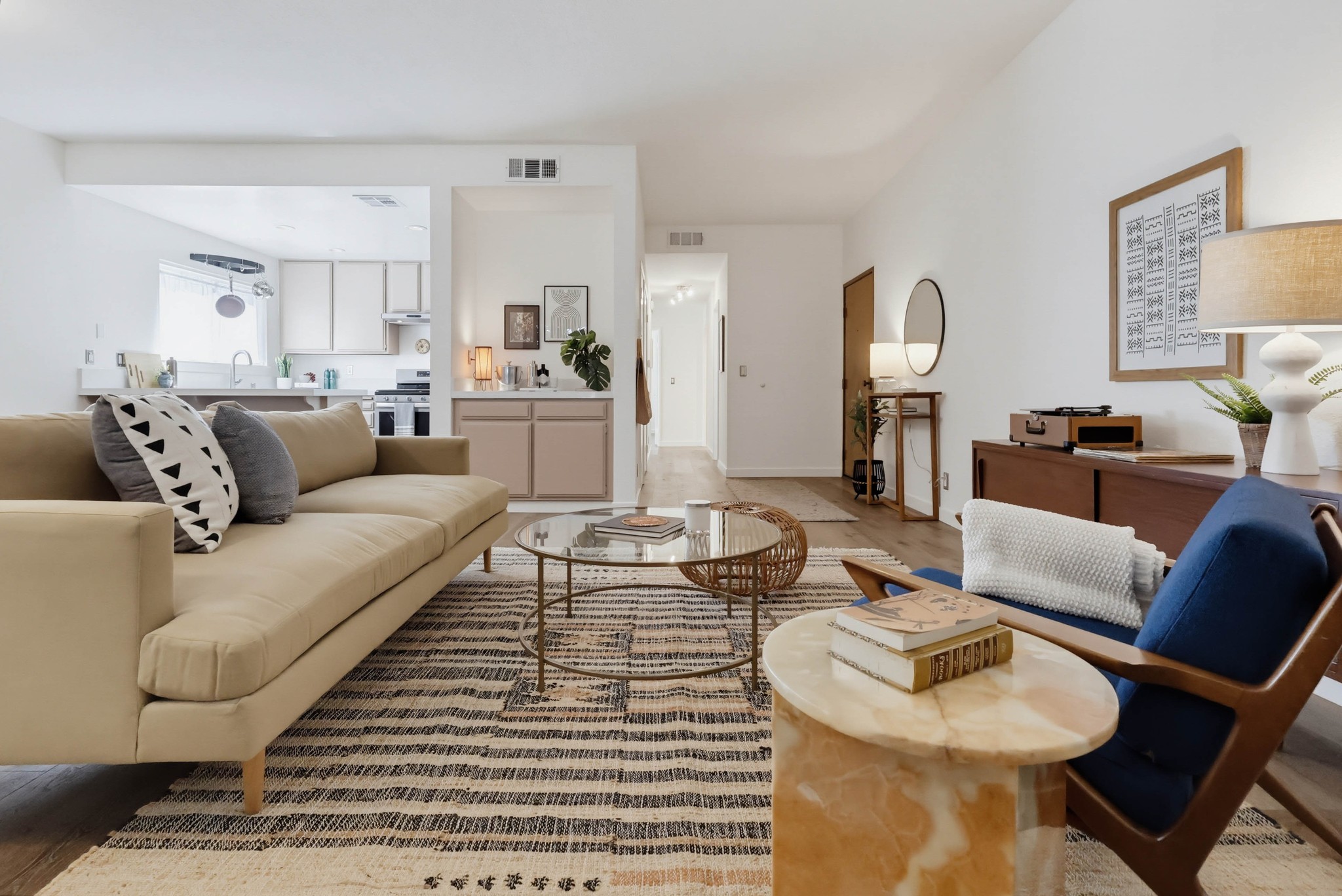 Virtual tour photo 11 of 54 for 11818 Courtleigh Dr Apt 104