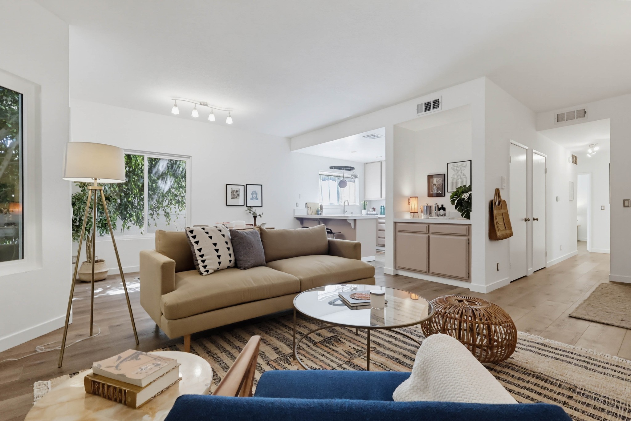 Virtual tour photo 12 of 54 for 11818 Courtleigh Dr Apt 104