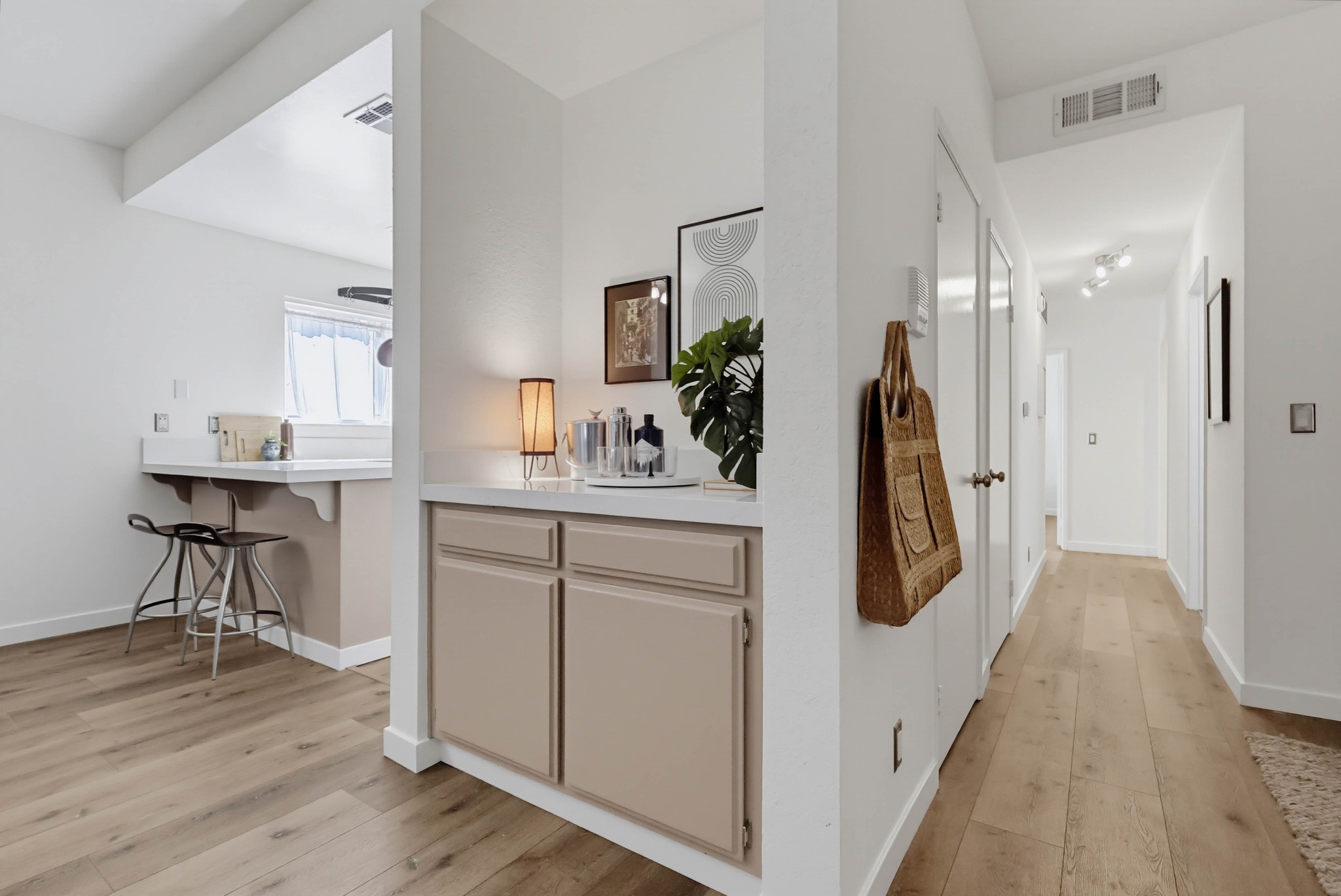 Virtual tour photo 14 of 54 for 11818 Courtleigh Dr Apt 104