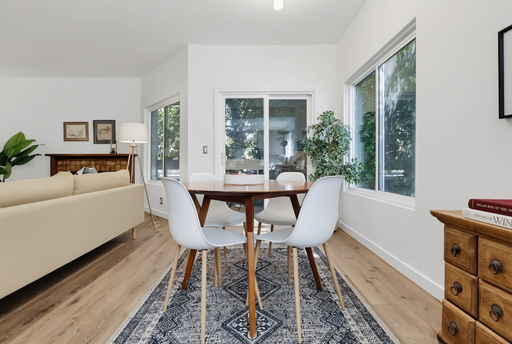 Virtual tour photo 18 of 54 for 11818 Courtleigh Dr Apt 104