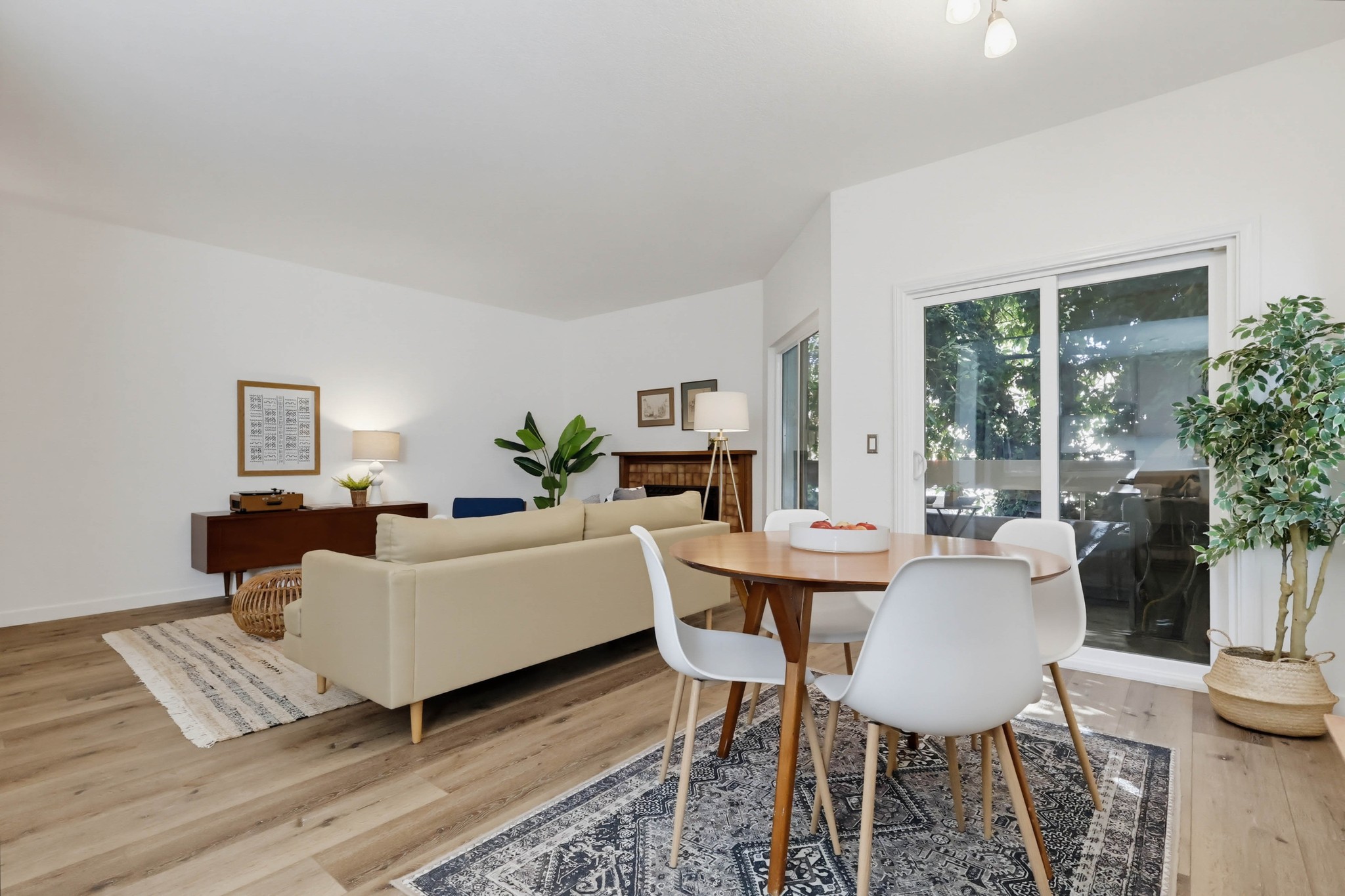 Virtual tour photo 19 of 54 for 11818 Courtleigh Dr Apt 104