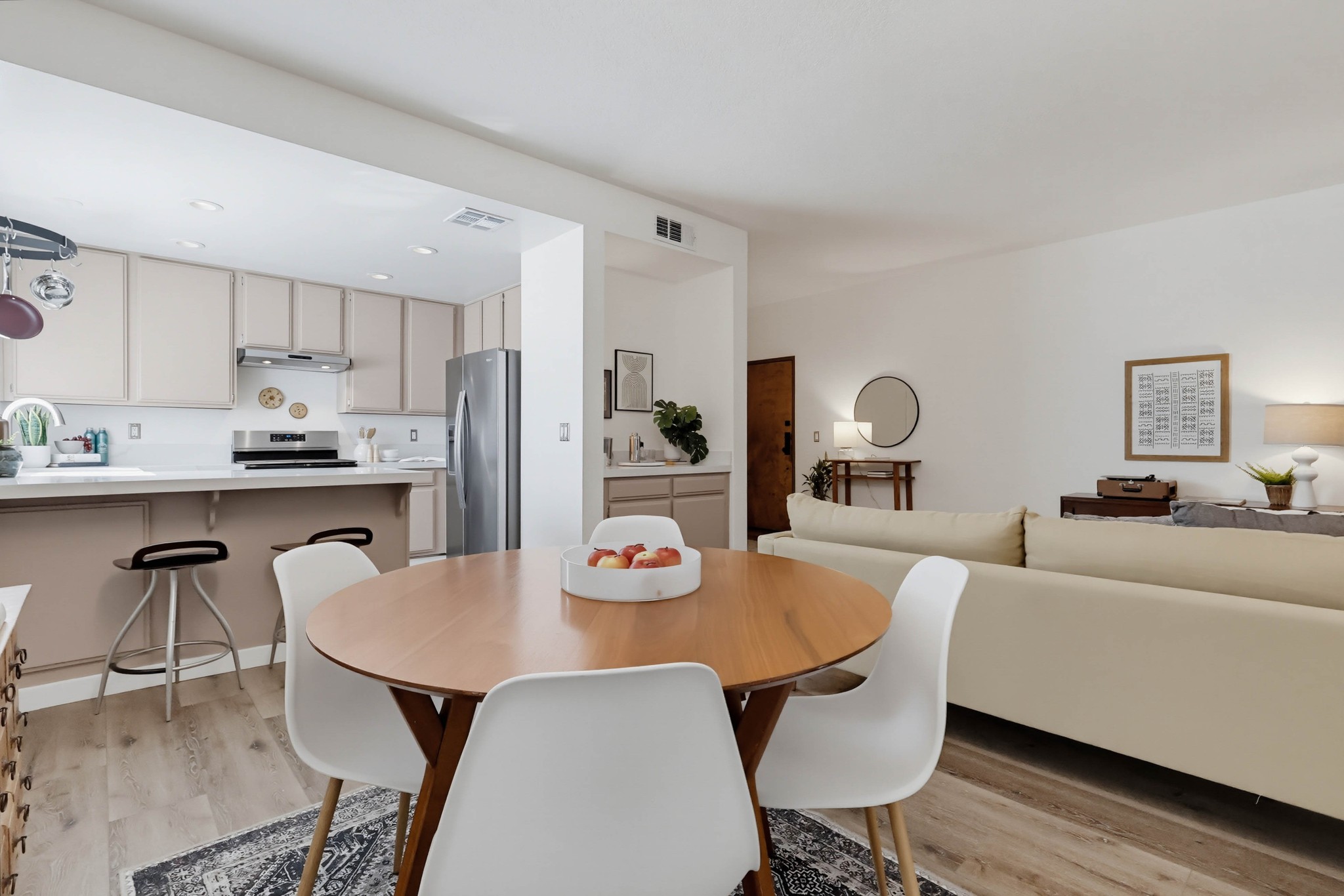 Virtual tour photo 20 of 54 for 11818 Courtleigh Dr Apt 104