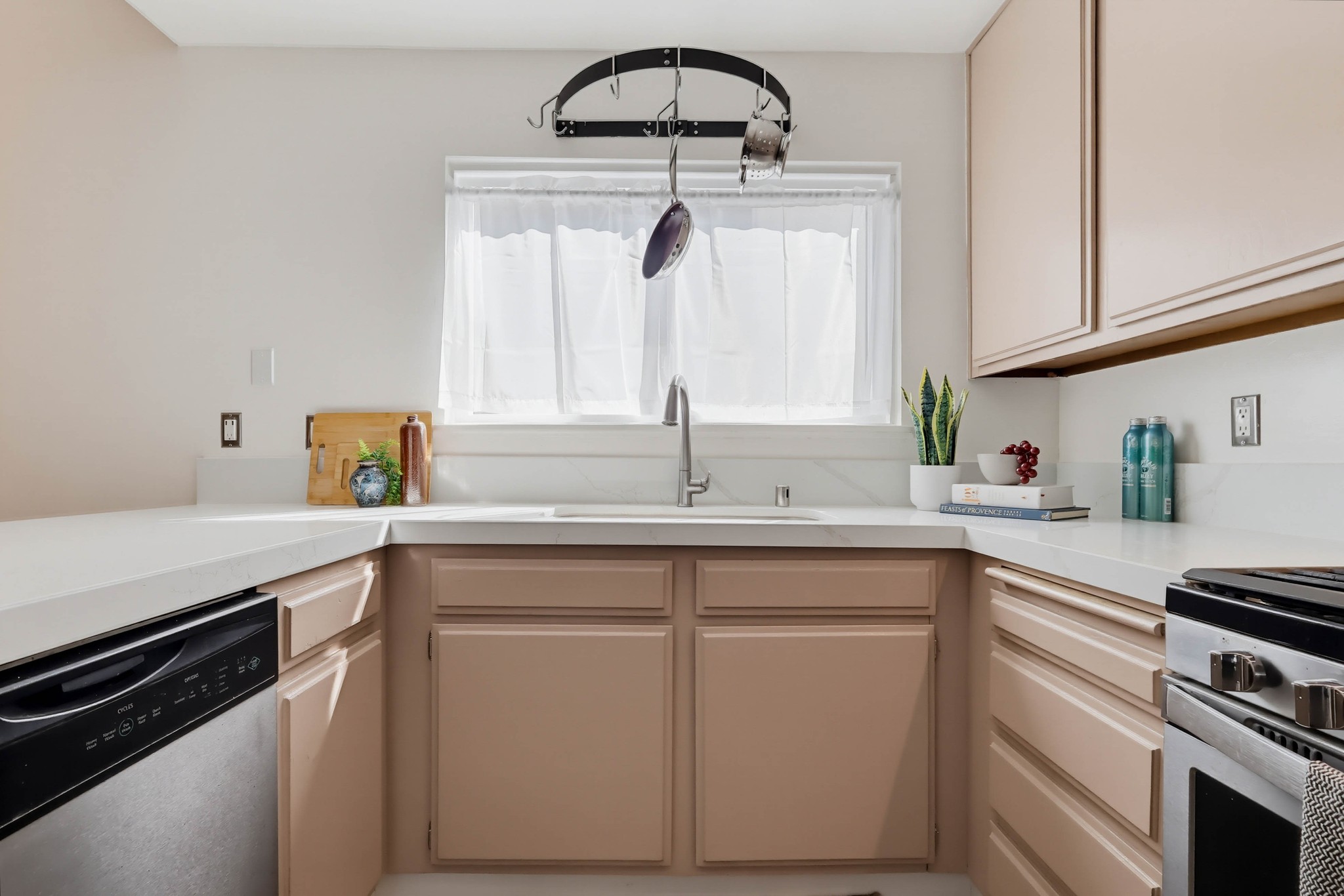 Virtual tour photo 31 of 54 for 11818 Courtleigh Dr Apt 104