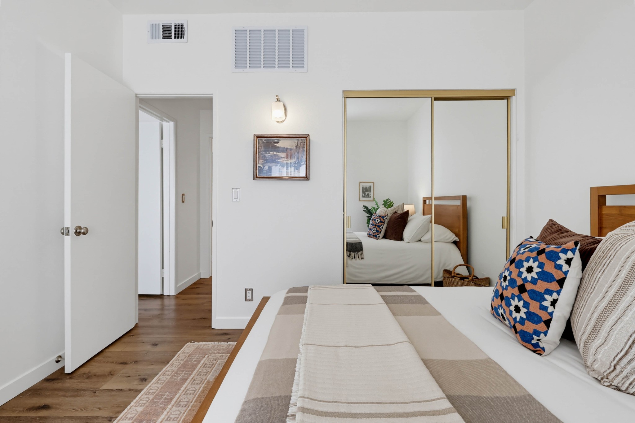 Virtual tour photo 44 of 54 for 11818 Courtleigh Dr Apt 104