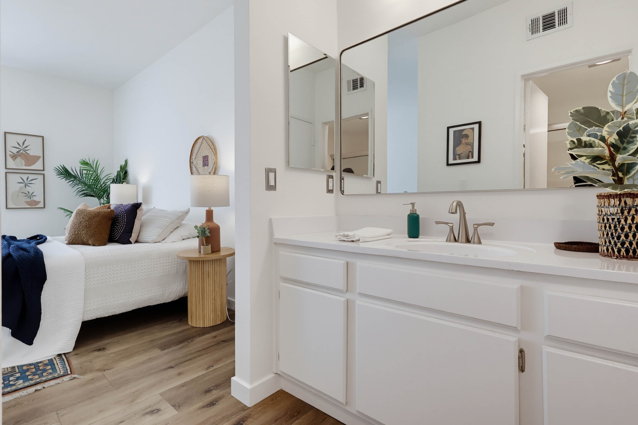Virtual tour photo 53 of 54 for 11818 Courtleigh Dr Apt 104