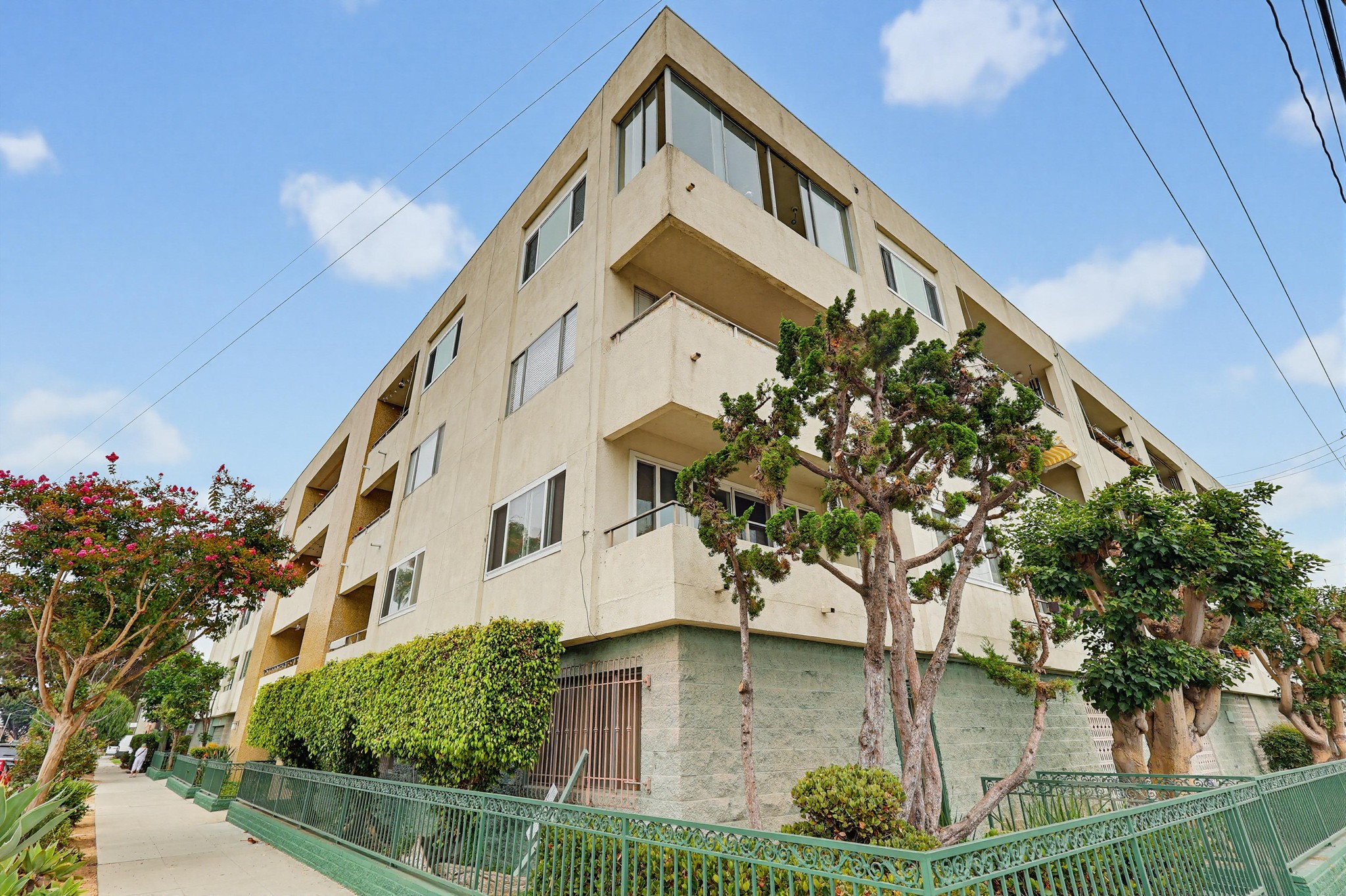 Virtual tour photo 1 of 51 for 1187 E 3rd St