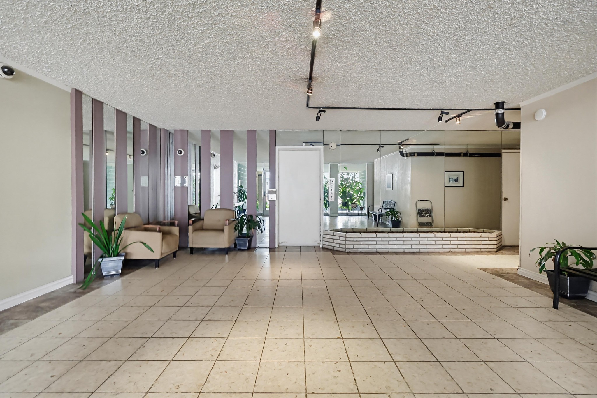 Virtual tour photo 6 of 51 for 1187 E 3rd St