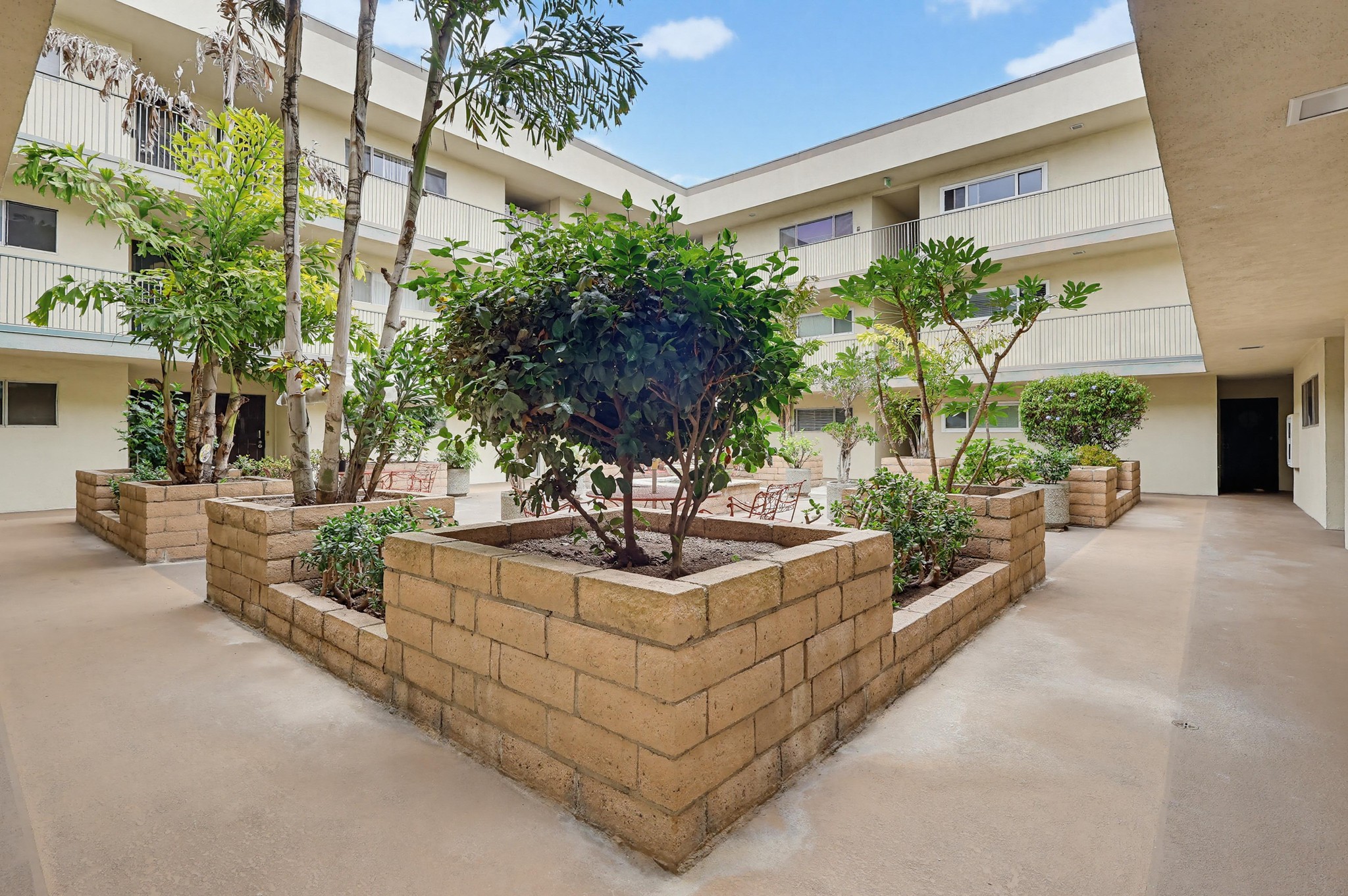 Virtual tour photo 8 of 51 for 1187 E 3rd St