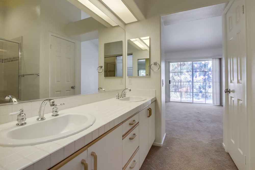 Virtual tour photo 29 of 50 for 11916 Tivoli Park Row UNIT 8