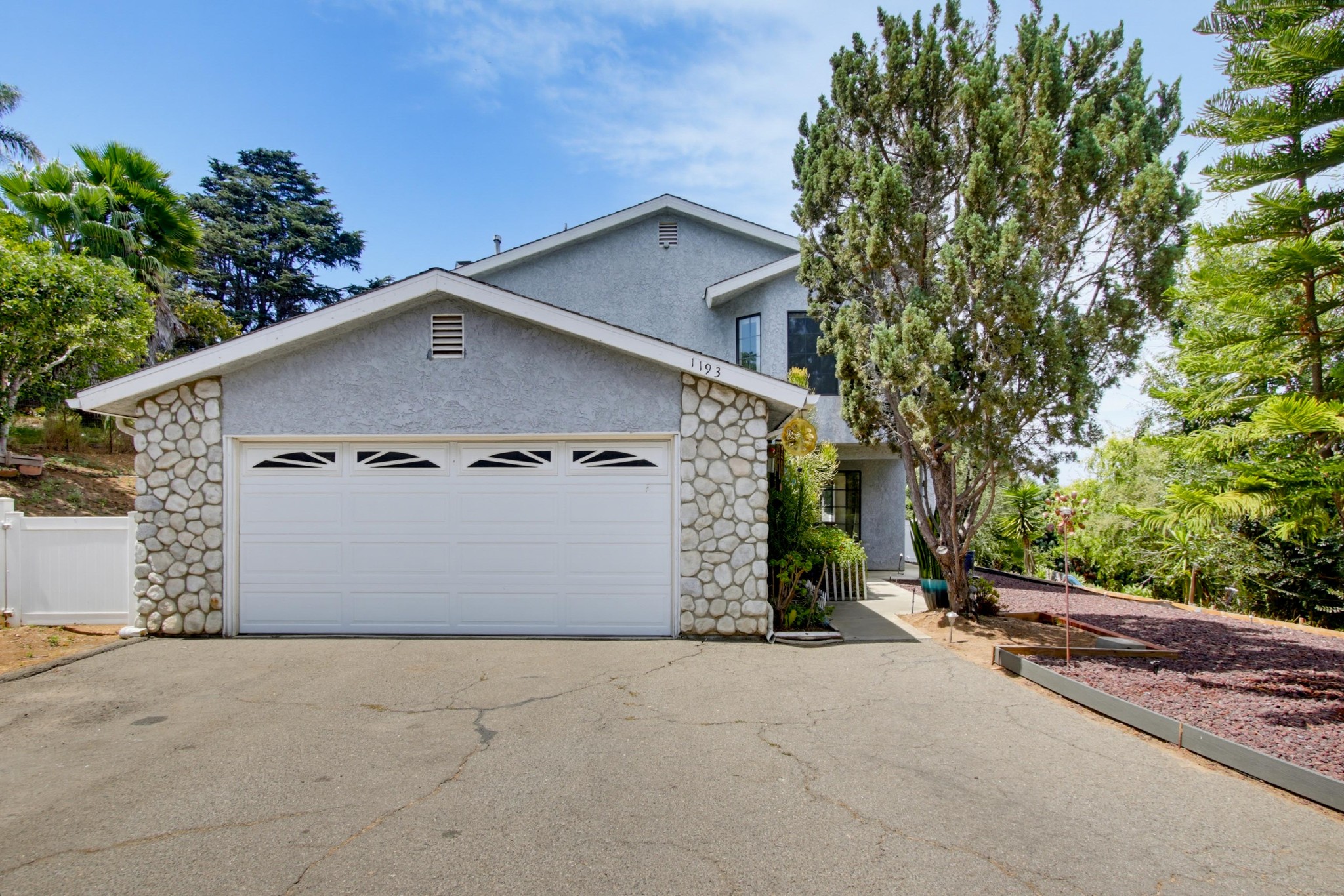 Virtual tour photo 5 of 62 for 1193 Phillips St