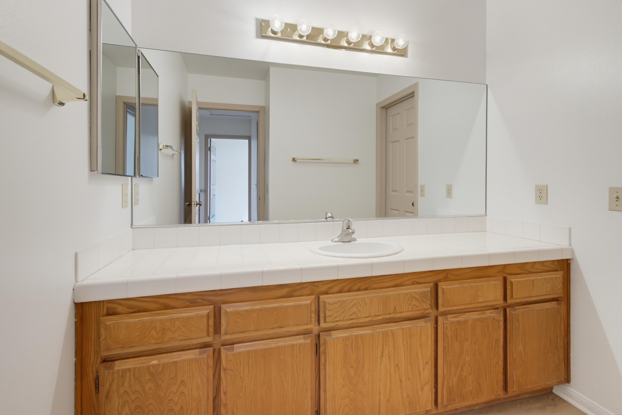 Virtual tour photo 25 of 62 for 1193 Phillips St