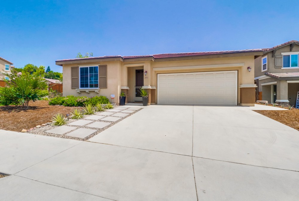 Virtual tour photo 4 of 46 for 1193 Tangelos Pl