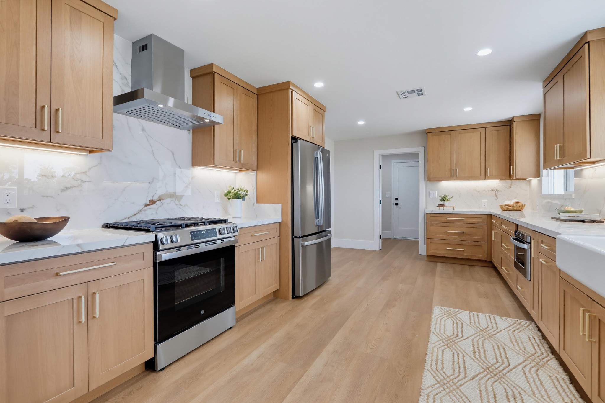 Virtual tour photo 3 of 40 for 1195 N Lincoln St