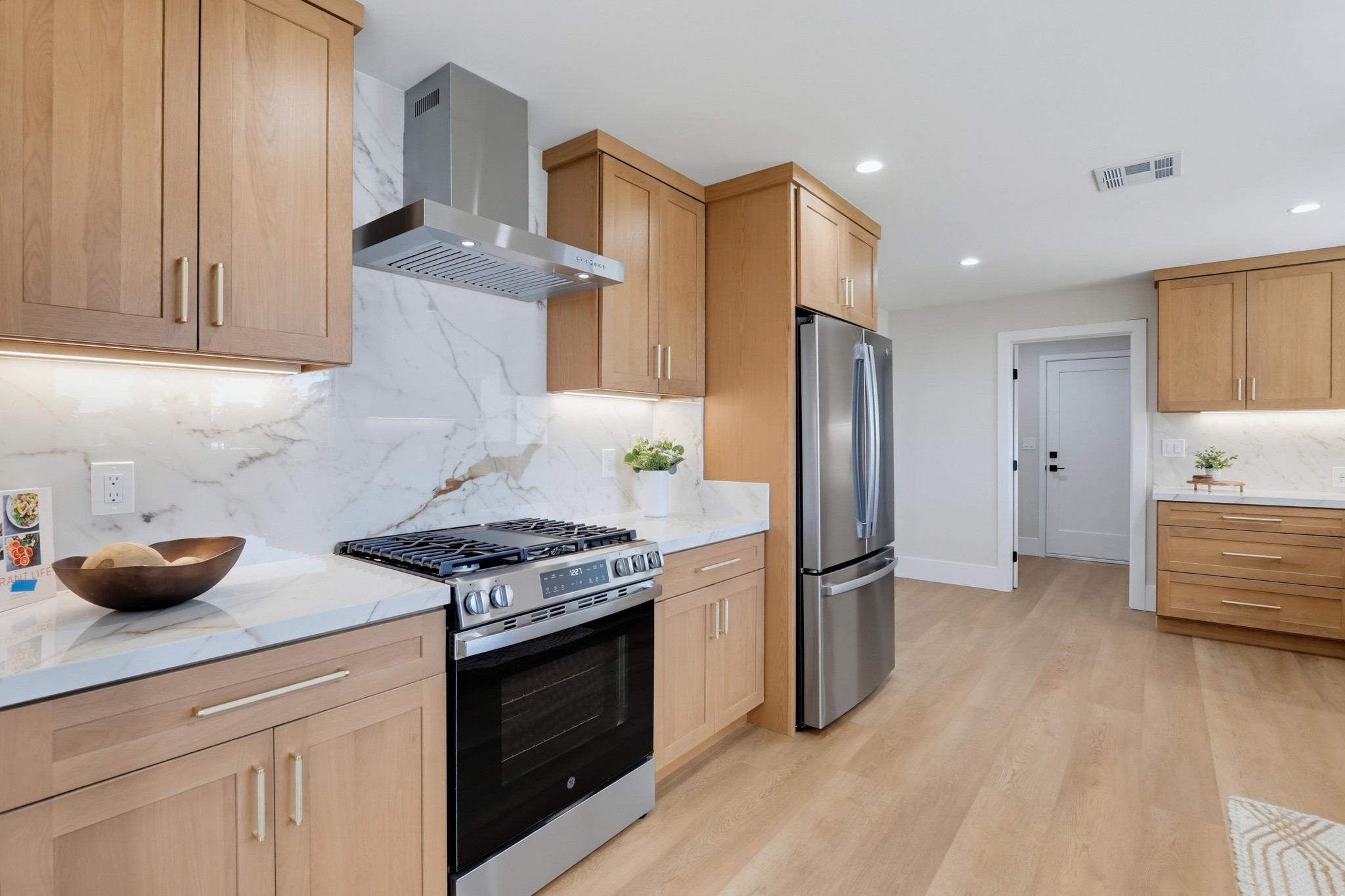 Virtual tour photo 8 of 40 for 1195 N Lincoln St