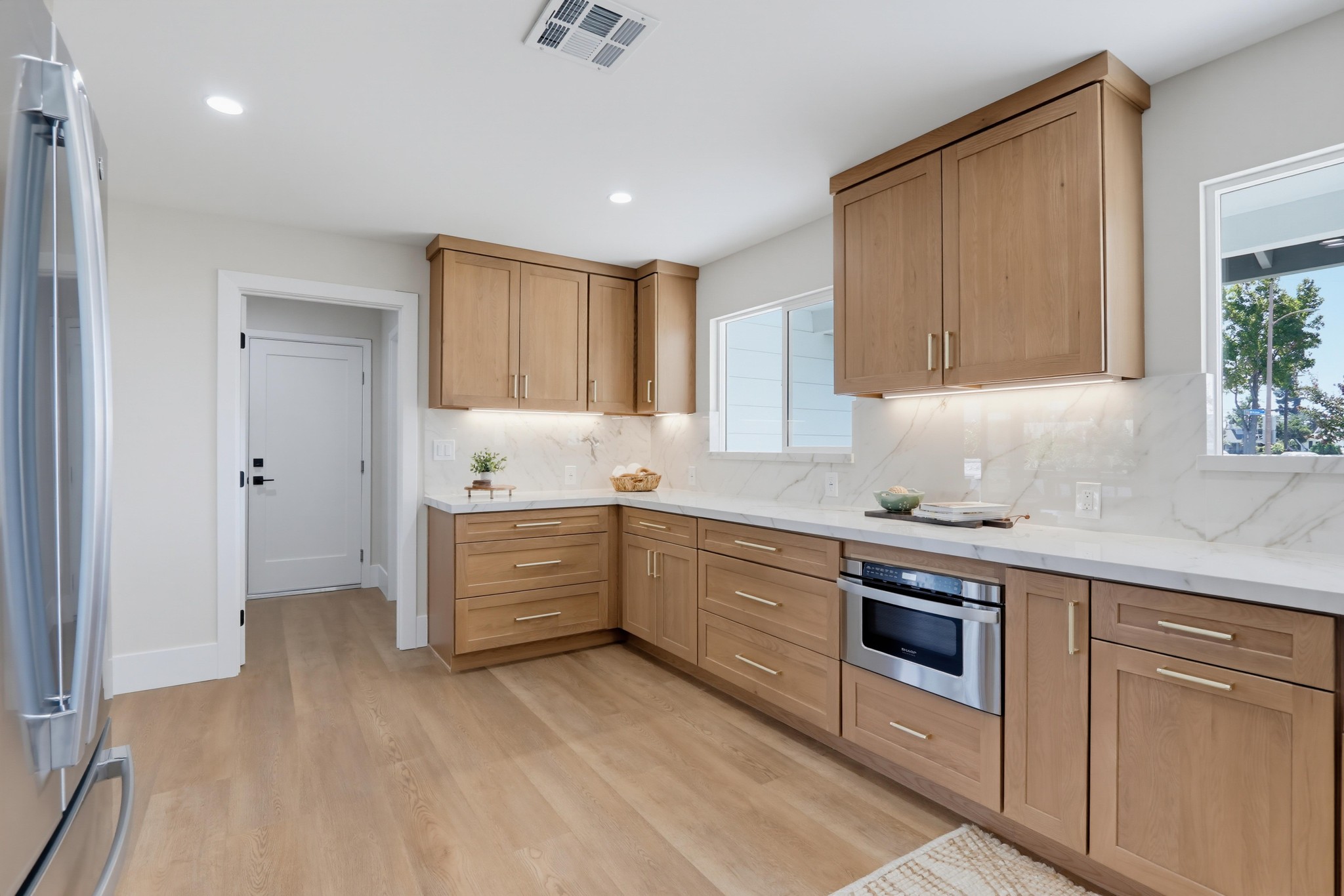 Virtual tour photo 11 of 40 for 1195 N Lincoln St