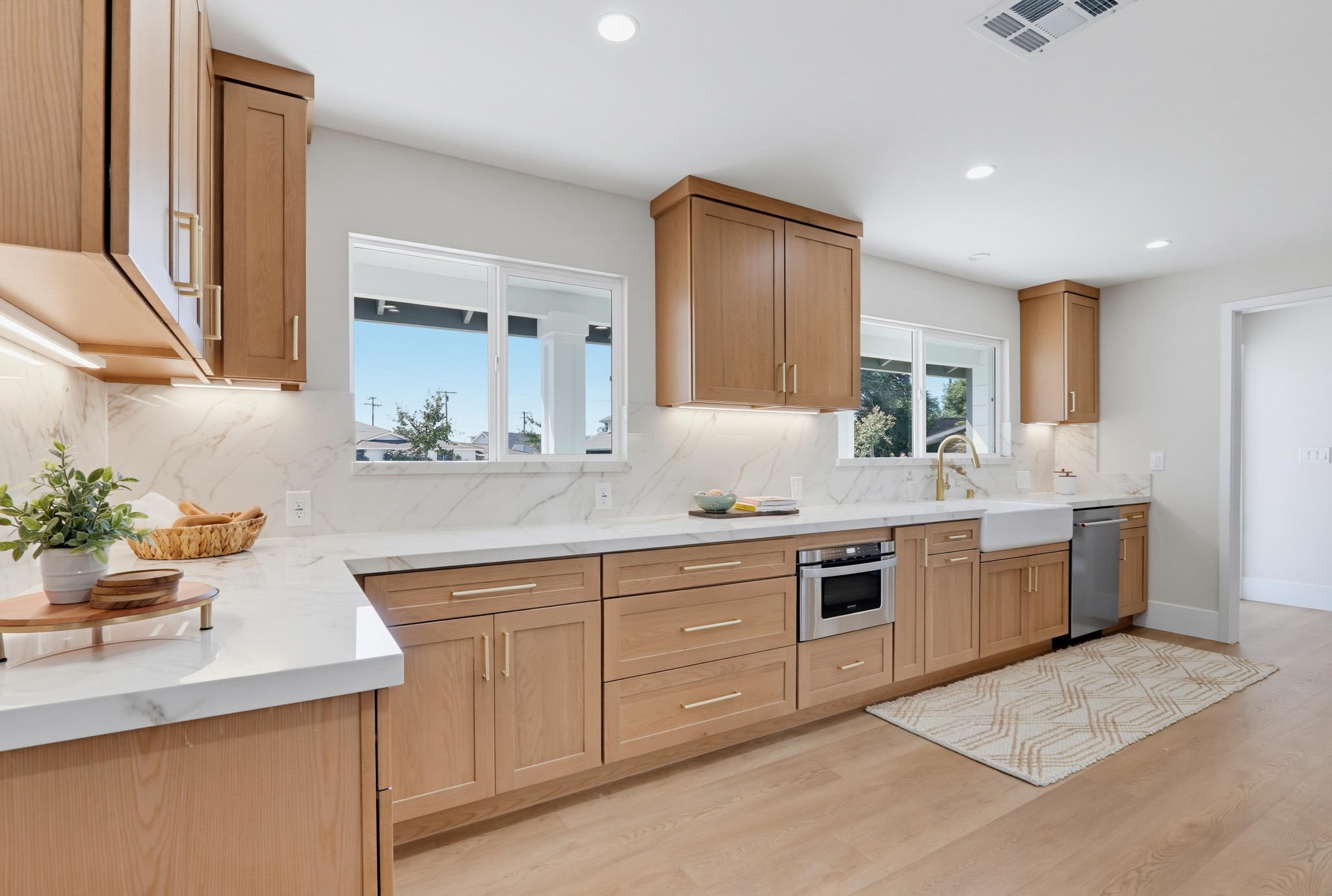 Virtual tour photo 12 of 40 for 1195 N Lincoln St