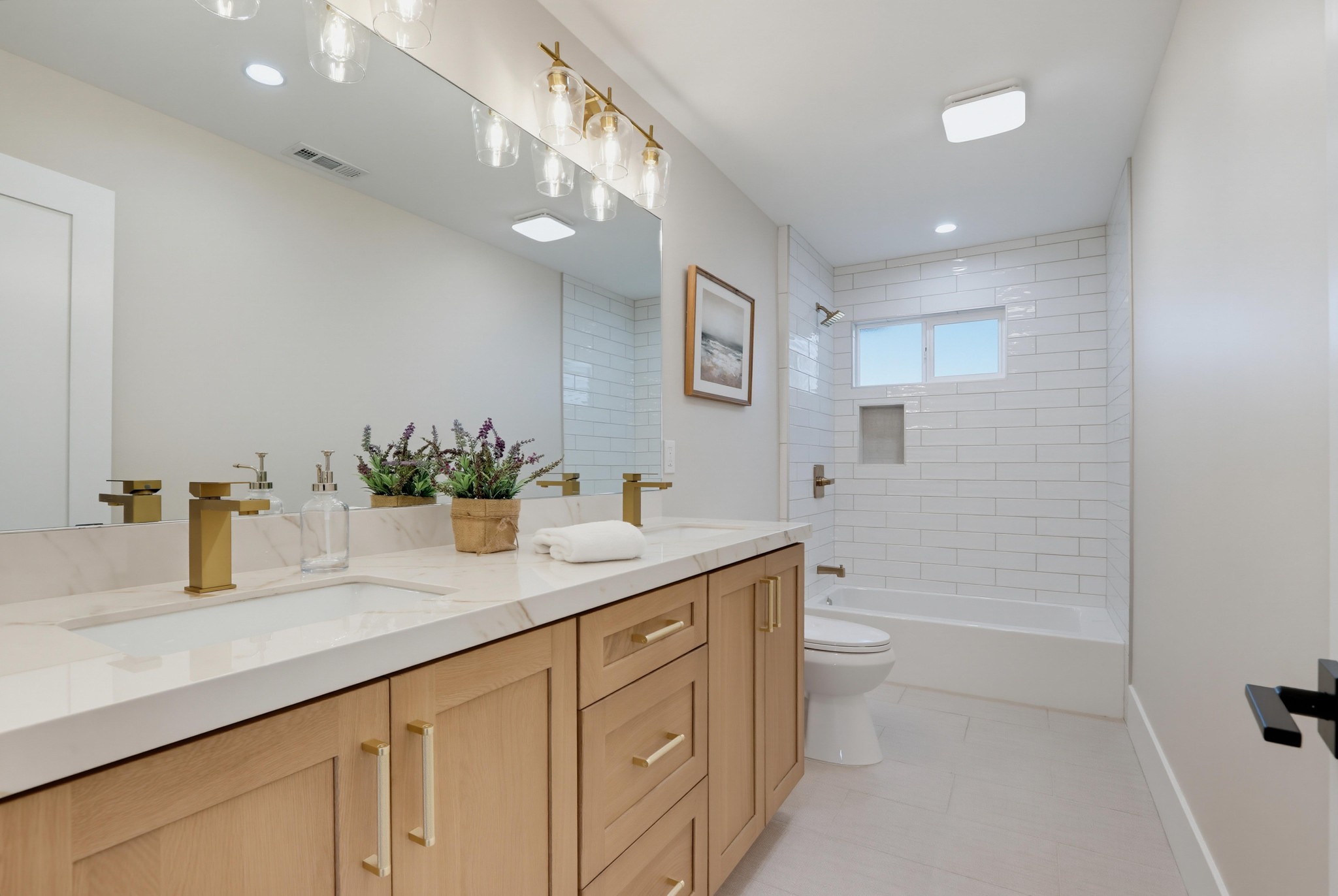 Virtual tour photo 19 of 40 for 1195 N Lincoln St