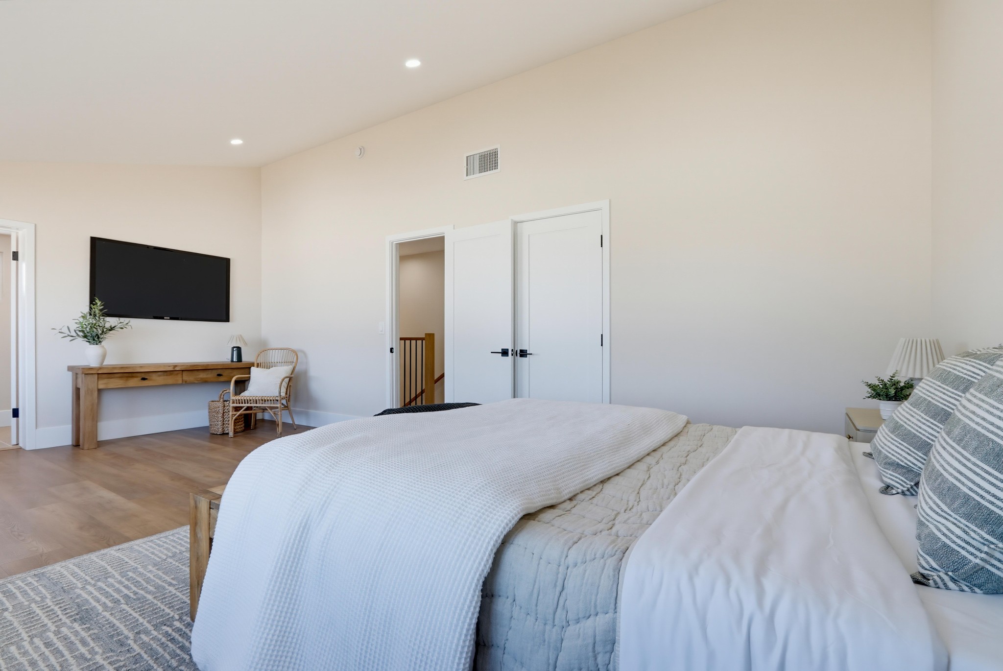 Virtual tour photo 25 of 40 for 1195 N Lincoln St