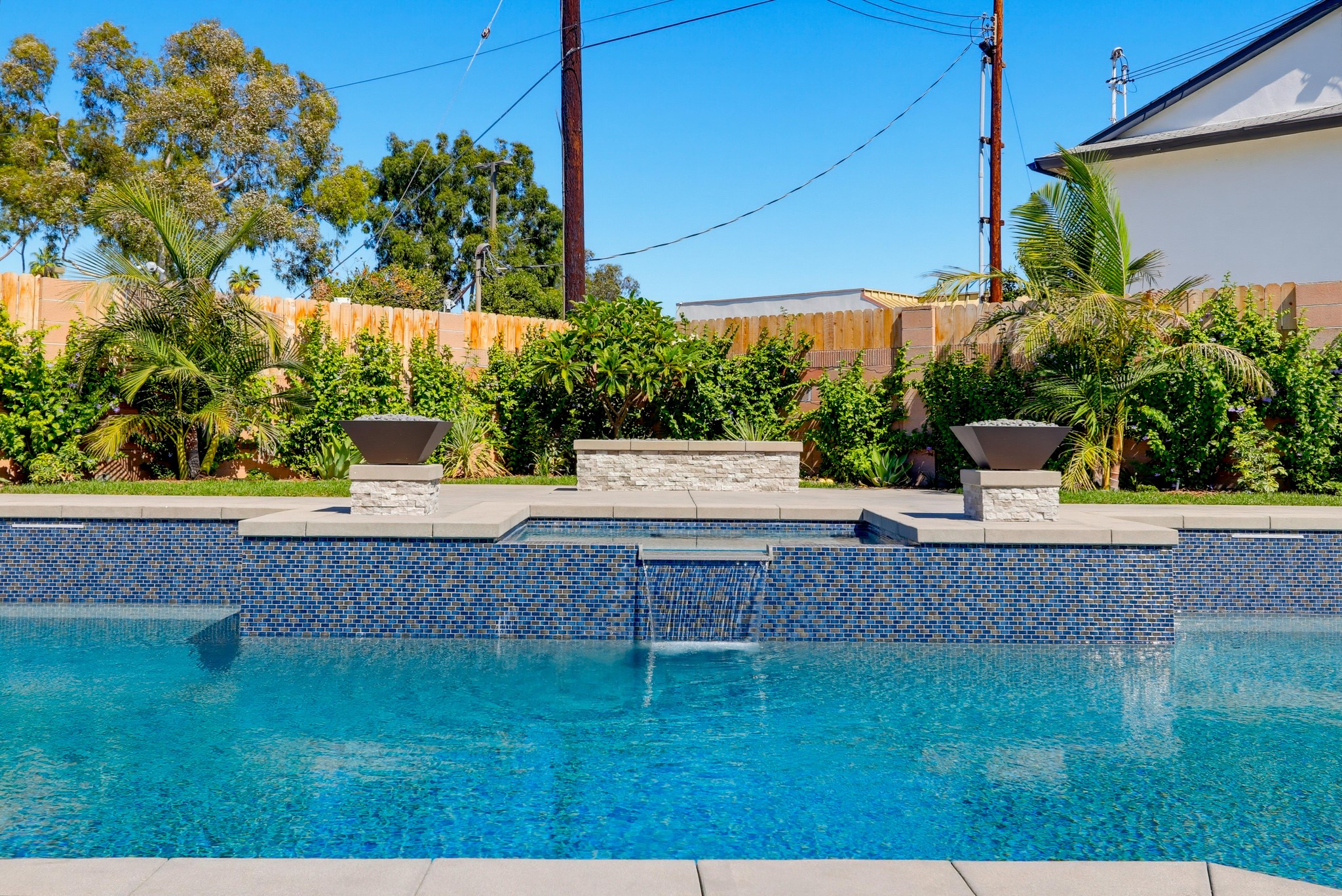 Virtual tour photo 4 of 40 for 1195 N Lincoln St