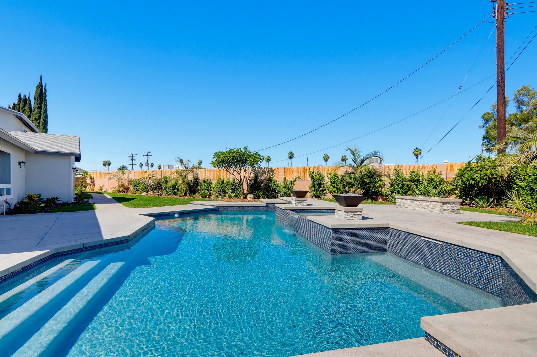 Virtual tour photo 34 of 40 for 1195 N Lincoln St