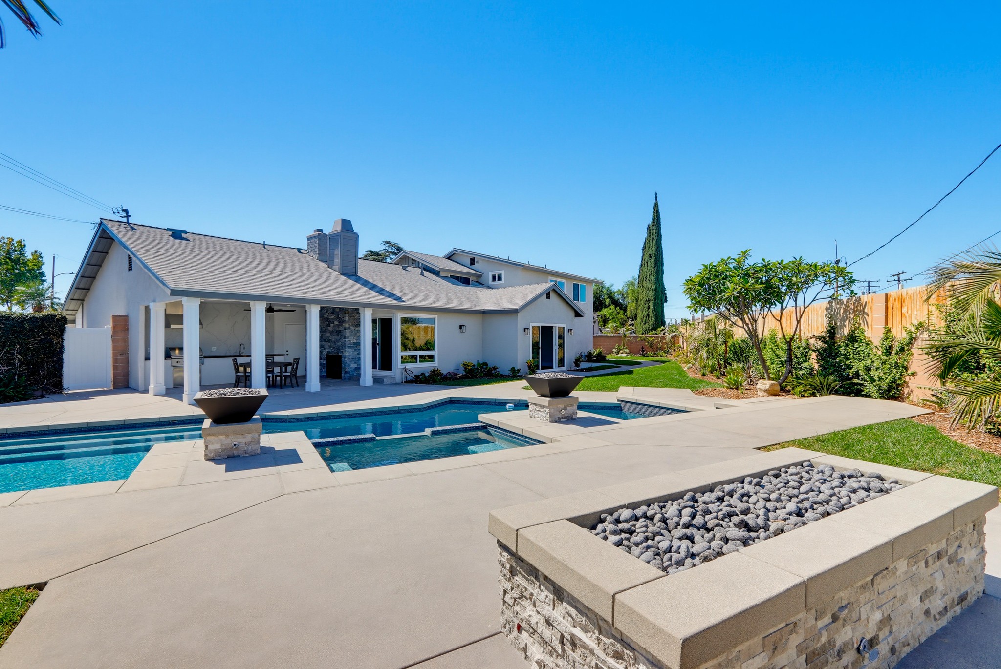 Virtual tour photo 36 of 40 for 1195 N Lincoln St