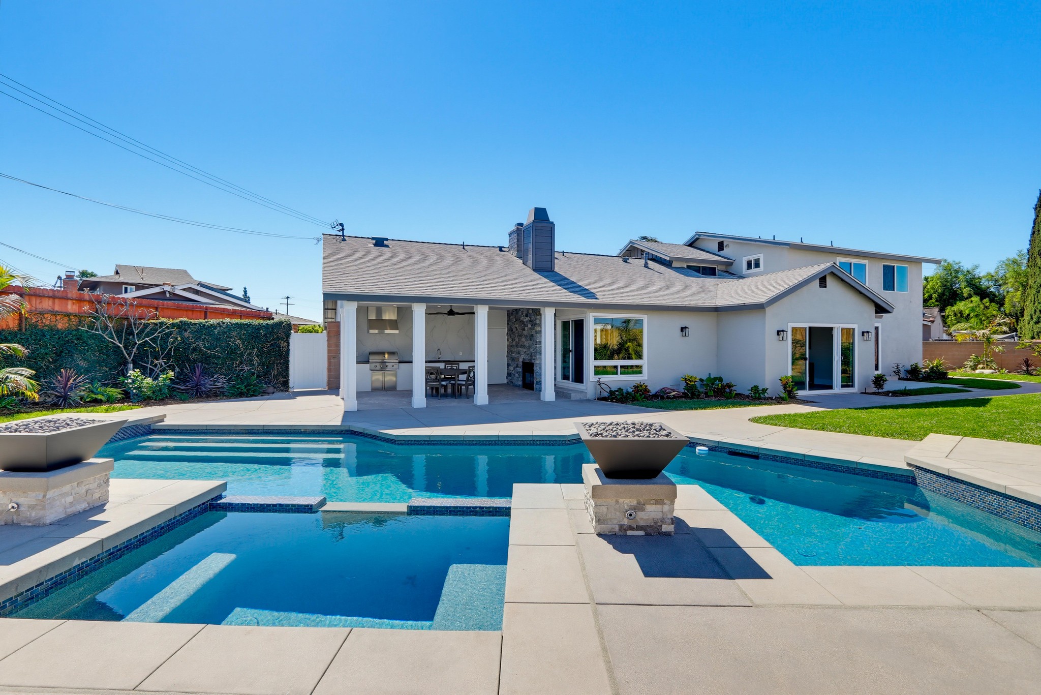 Virtual tour photo 37 of 40 for 1195 N Lincoln St