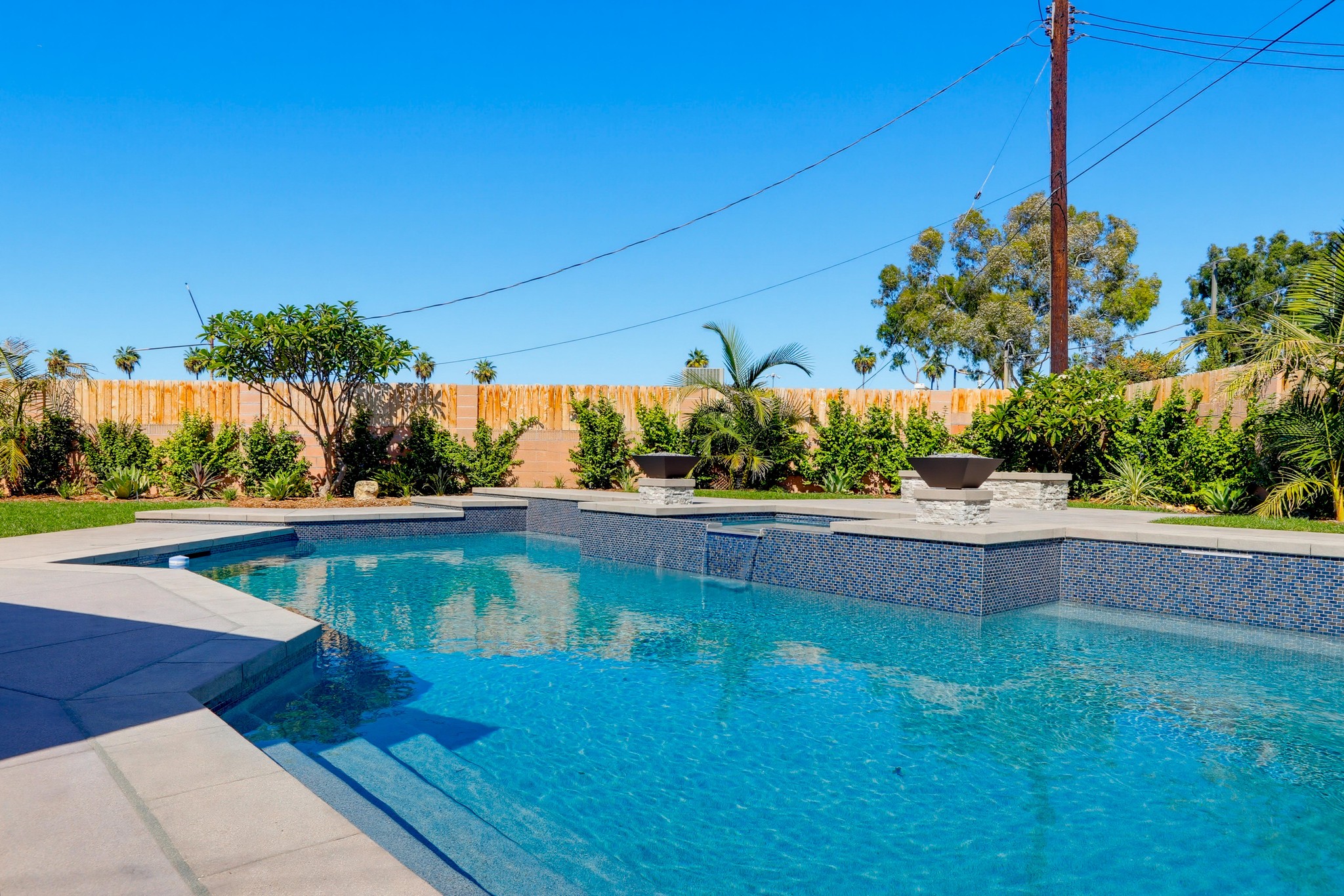 Virtual tour photo 5 of 40 for 1195 N Lincoln St