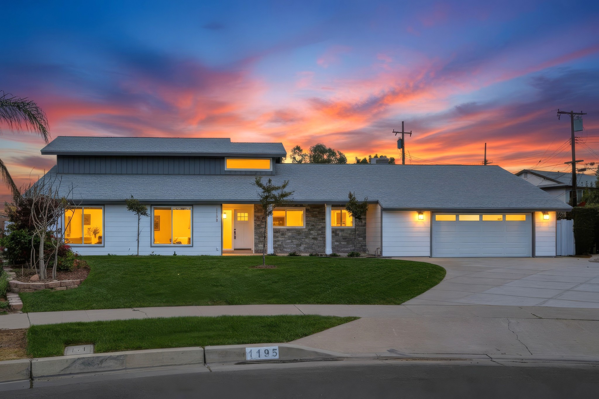 Virtual tour photo 1 of 40 for 1195 N Lincoln St