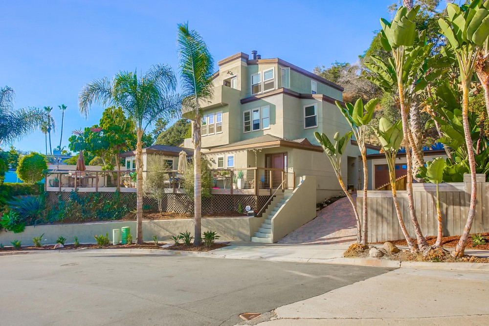 Virtual tour photo 5 of 56 for 1198 Van Nuys St