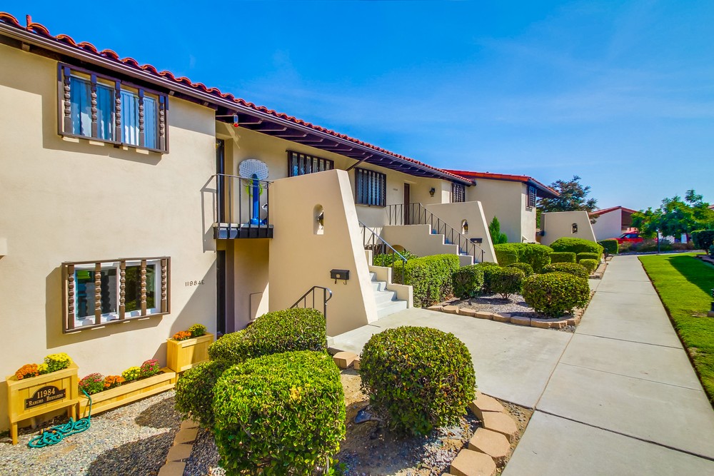 Virtual tour photo 3 of 43 for 11984 Rancho Bernardo Rd E