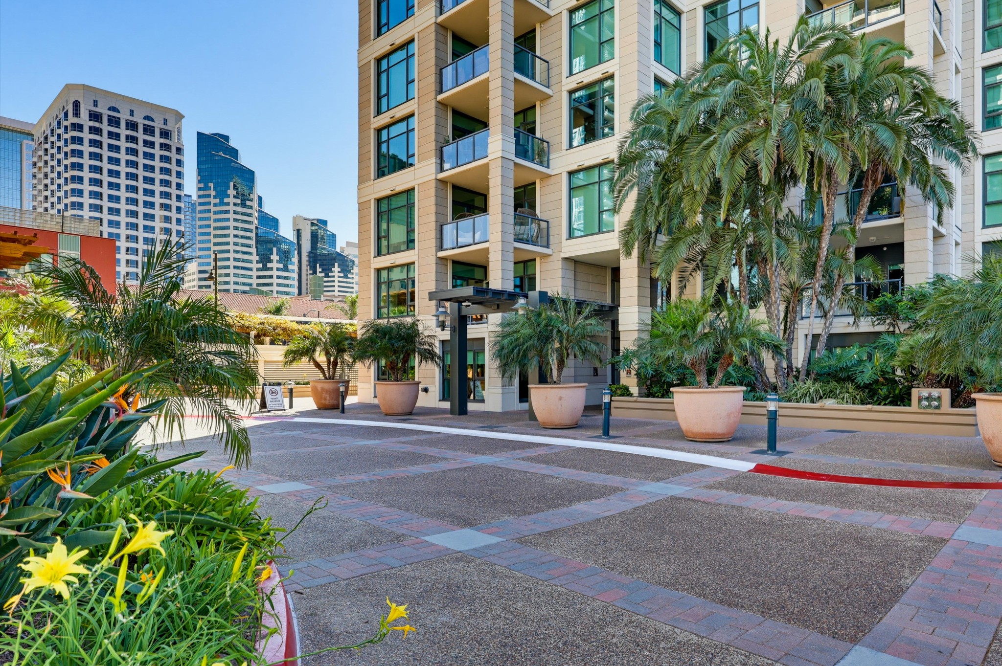 Virtual tour photo 4 of 105 for 1199 Pacific Hwy Unit 1305