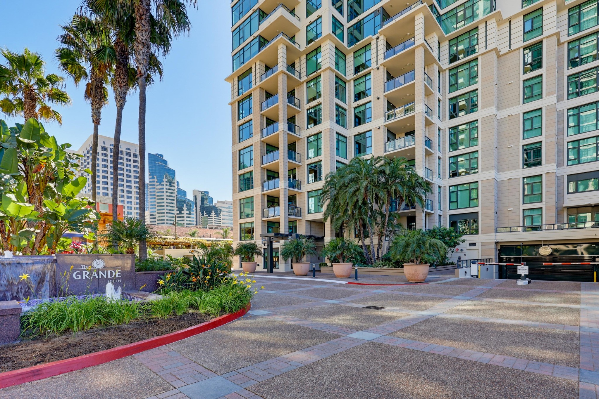 Virtual tour photo 5 of 105 for 1199 Pacific Hwy Unit 1305
