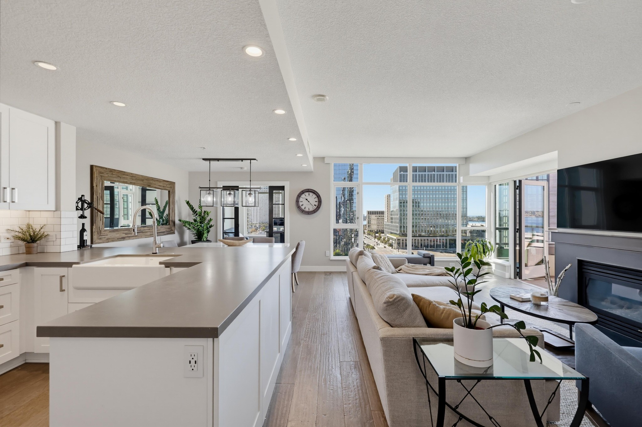 Virtual tour photo 10 of 105 for 1199 Pacific Hwy Unit 1305