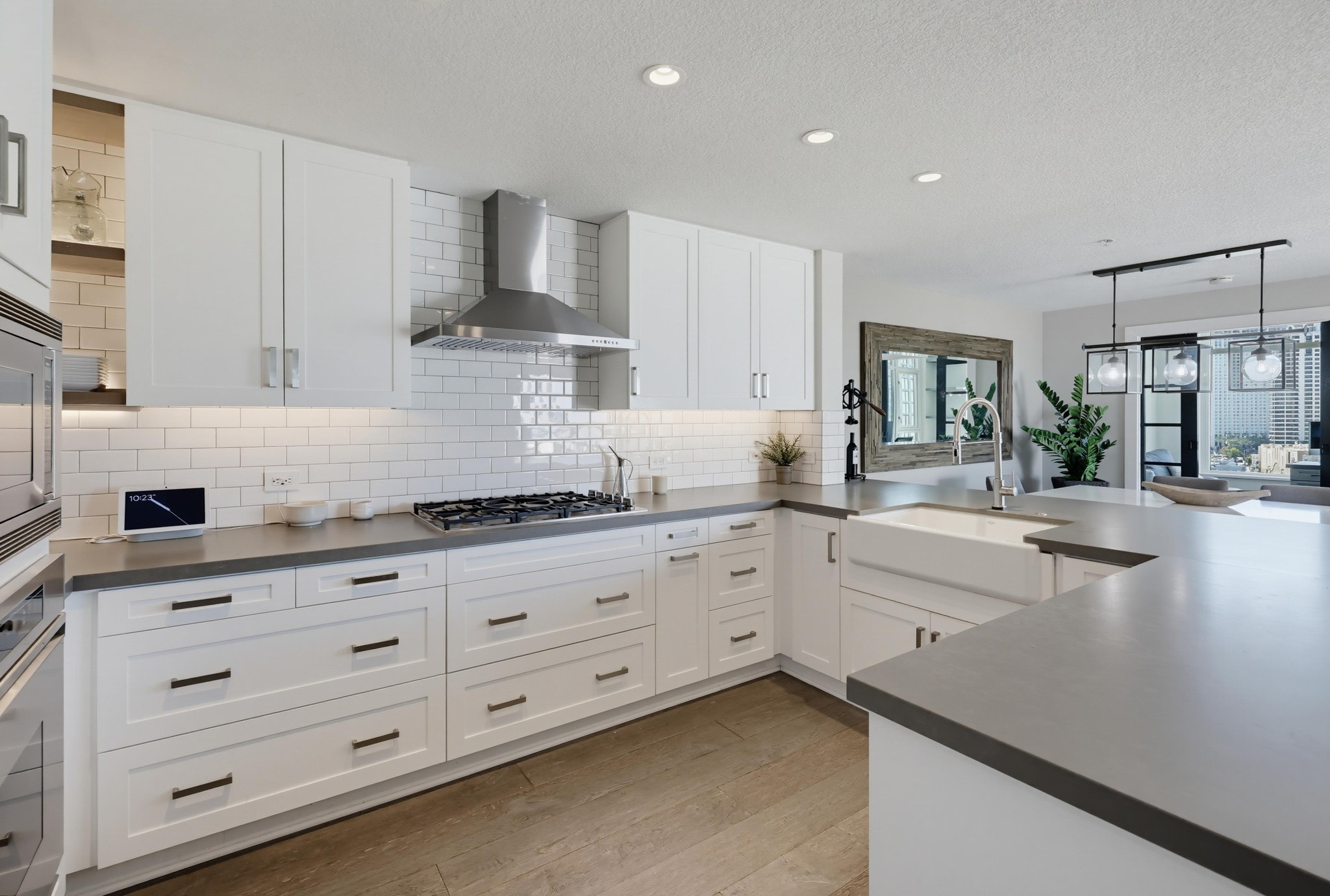 Virtual tour photo 11 of 105 for 1199 Pacific Hwy Unit 1305