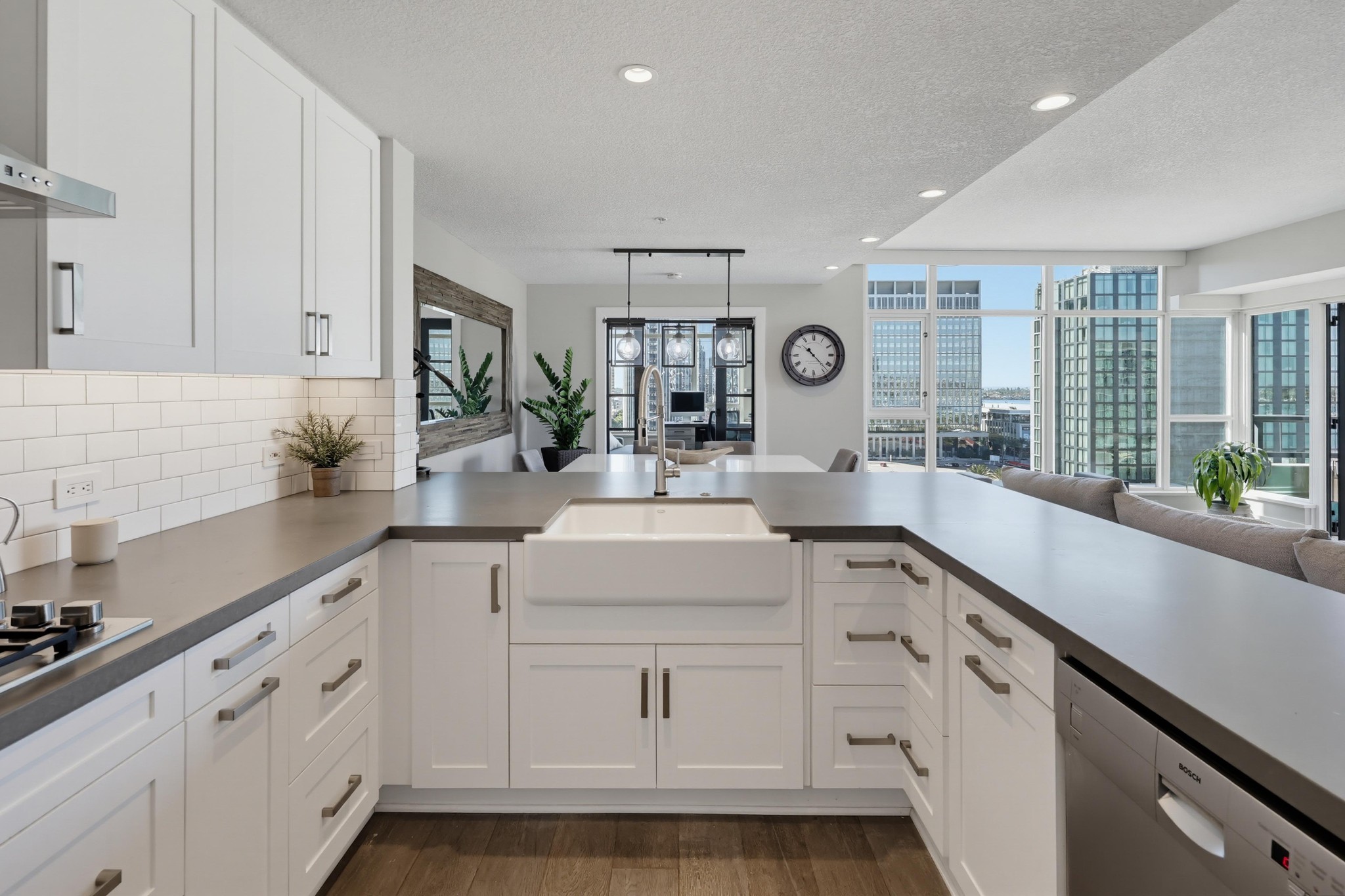 Virtual tour photo 13 of 105 for 1199 Pacific Hwy Unit 1305