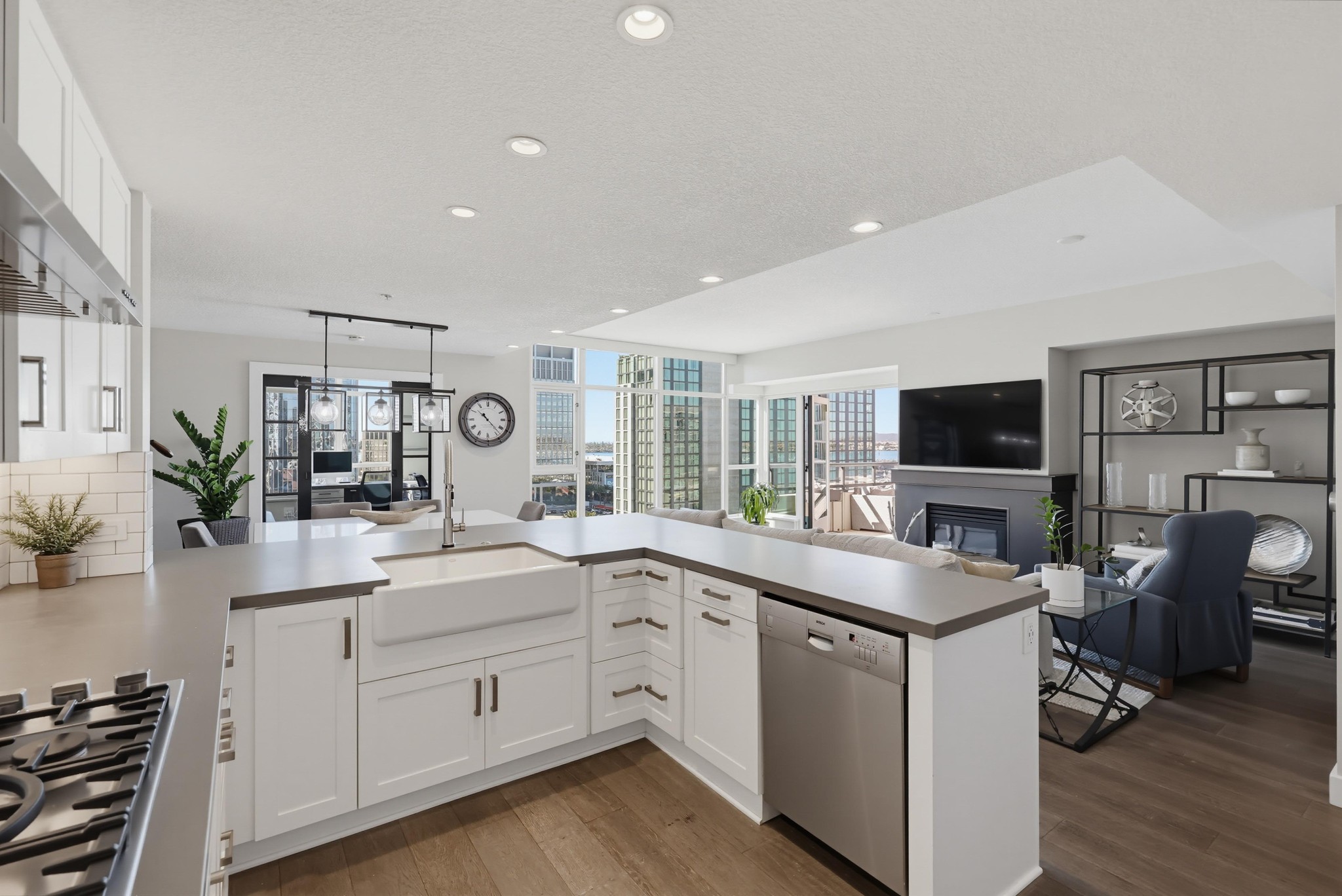 Virtual tour photo 14 of 105 for 1199 Pacific Hwy Unit 1305