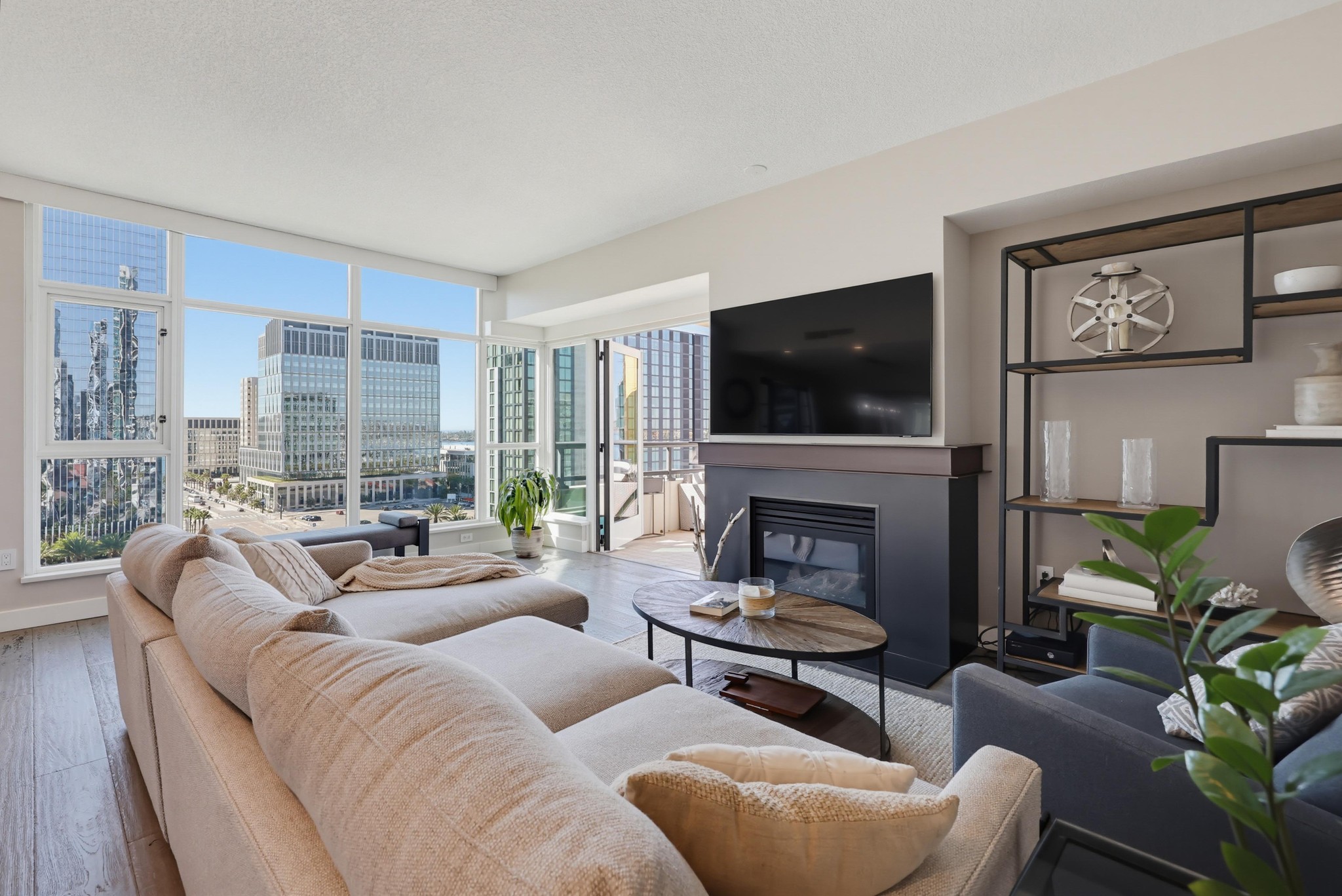 Virtual tour photo 16 of 105 for 1199 Pacific Hwy Unit 1305