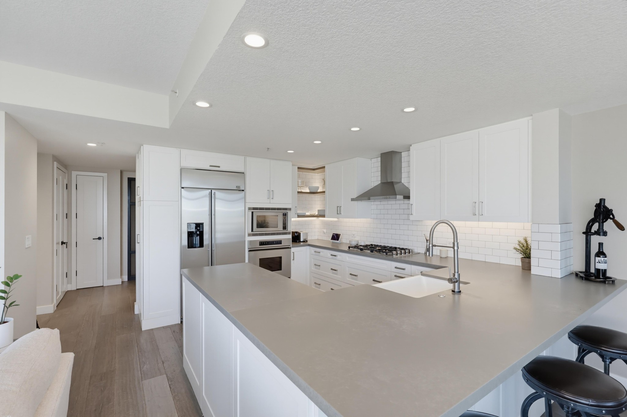 Virtual tour photo 19 of 105 for 1199 Pacific Hwy Unit 1305