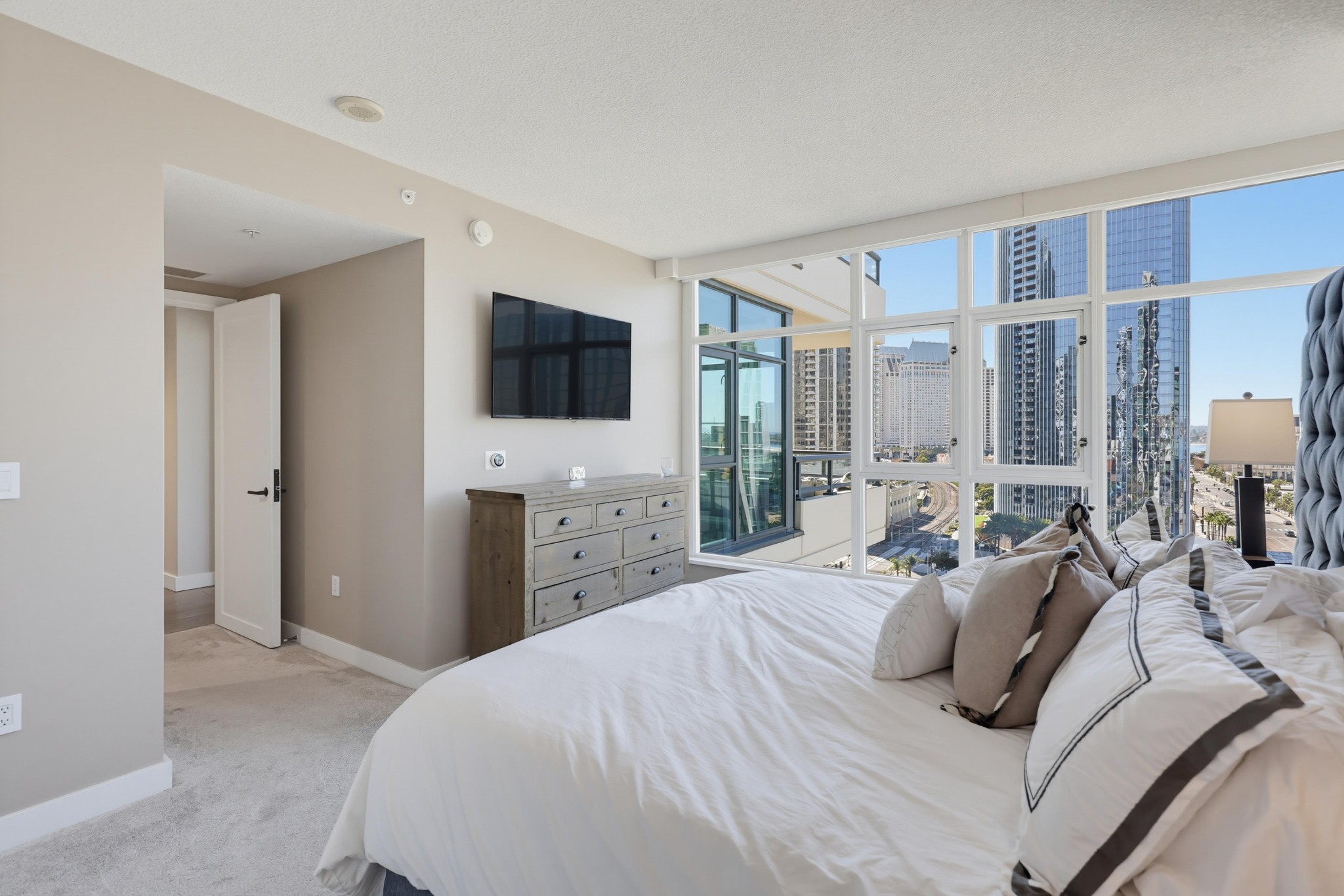 Virtual tour photo 54 of 105 for 1199 Pacific Hwy Unit 1305