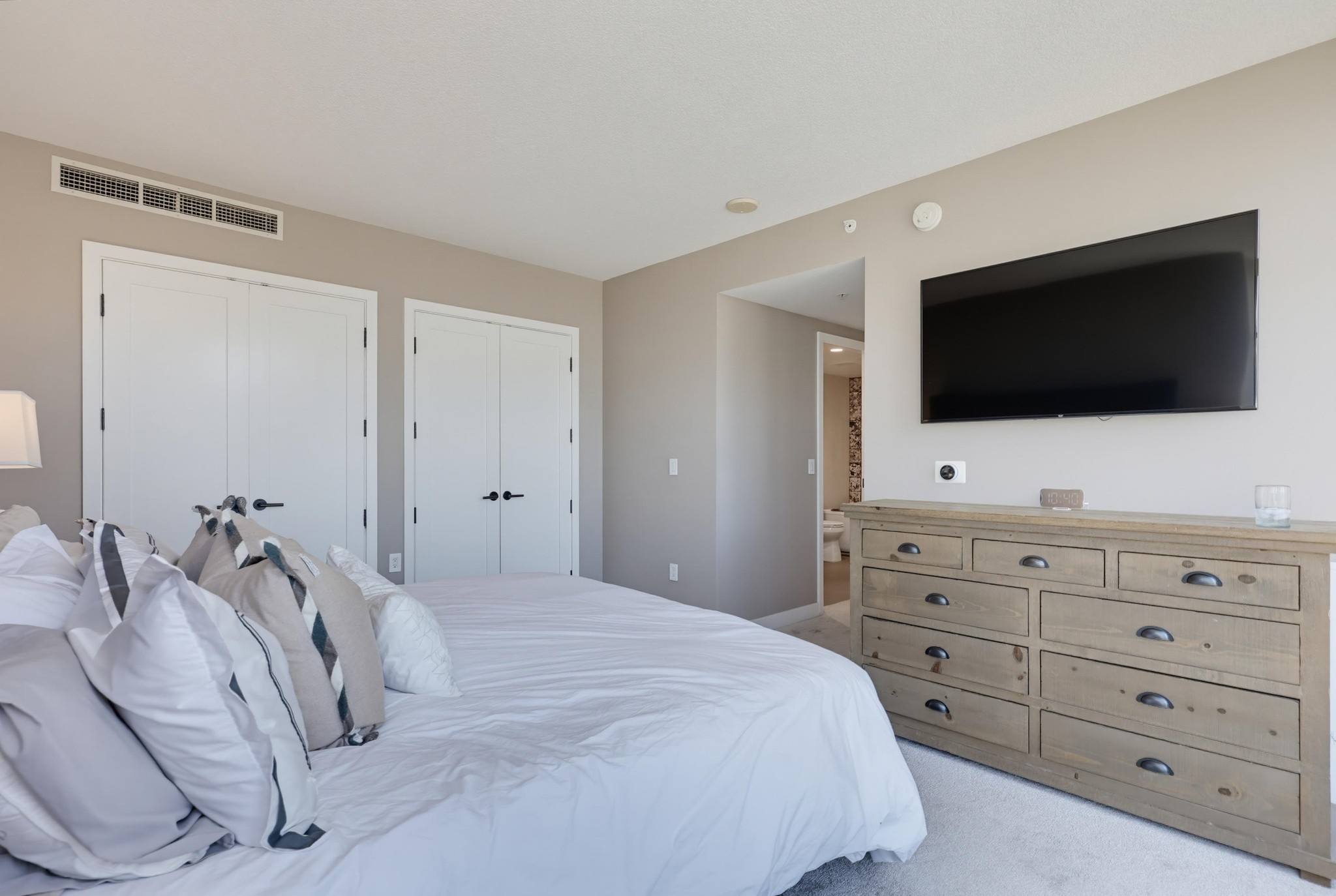 Virtual tour photo 56 of 105 for 1199 Pacific Hwy Unit 1305